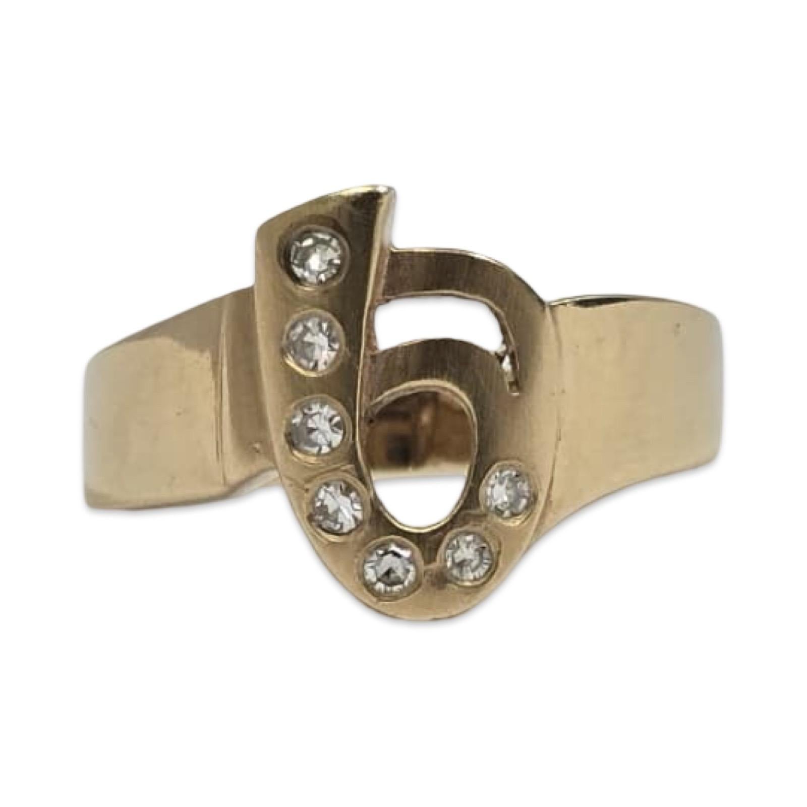 Dieser kühne und raffinierte Vintage-Ring mit der Initiale 