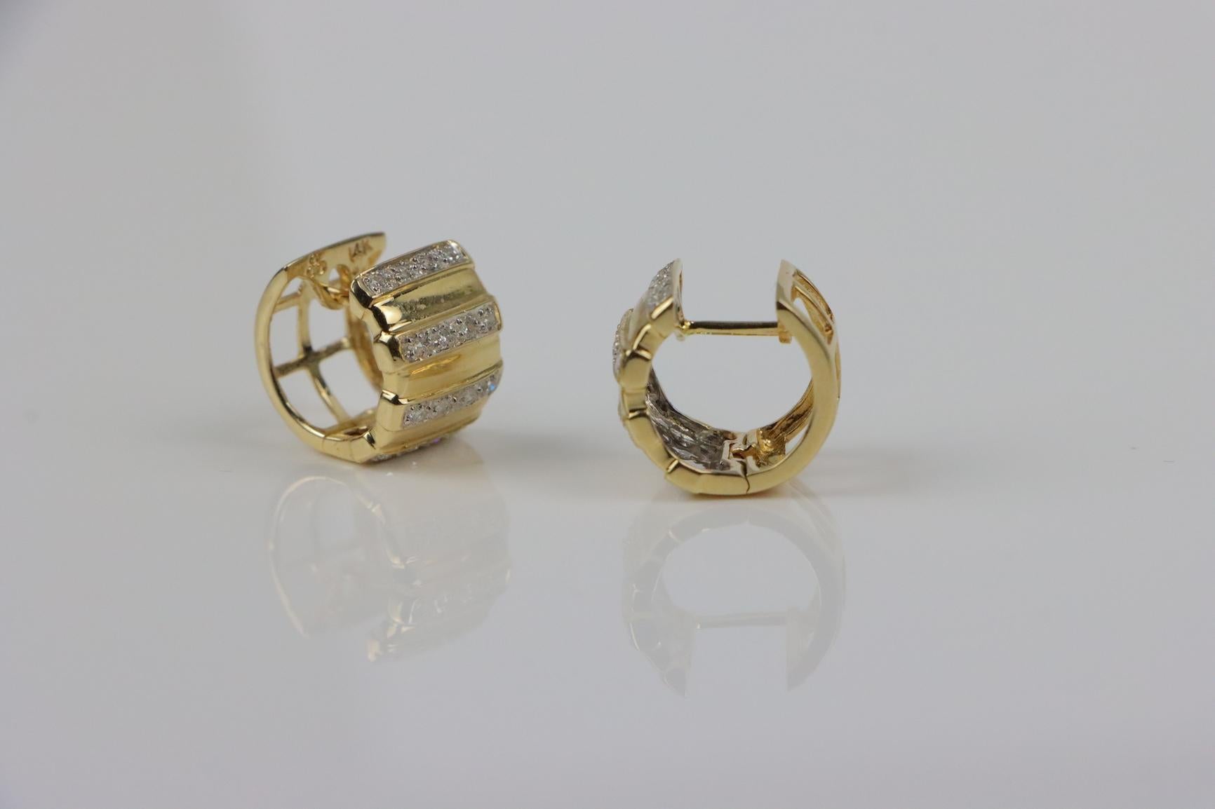 Pendientes Huggie Vintage de Diamantes de Oro de 14K en Bueno estado para la venta en Flushing, NY