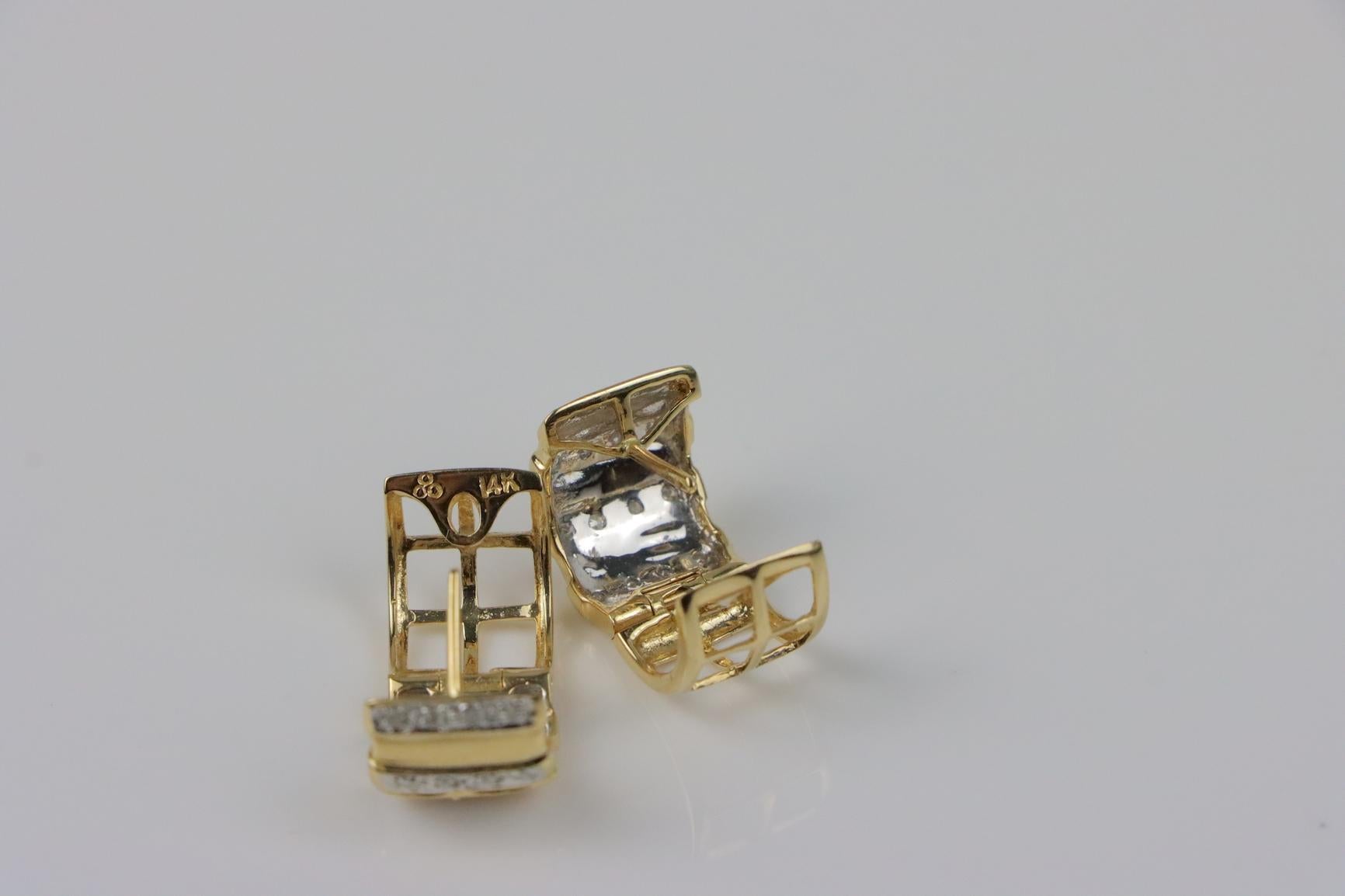 Pendientes Huggie Vintage de Diamantes de Oro de 14K en venta 3