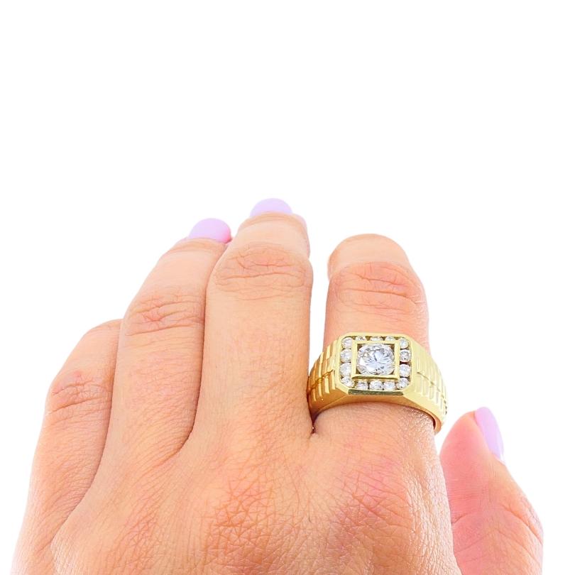 Taglio rotondo Vintage 14K Gold Diamond Men's Ring in vendita