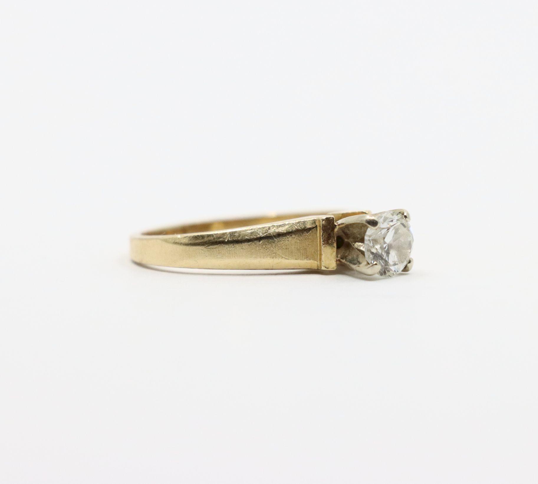 Taglio rotondo Anello con diamante in oro 14K vintage in vendita