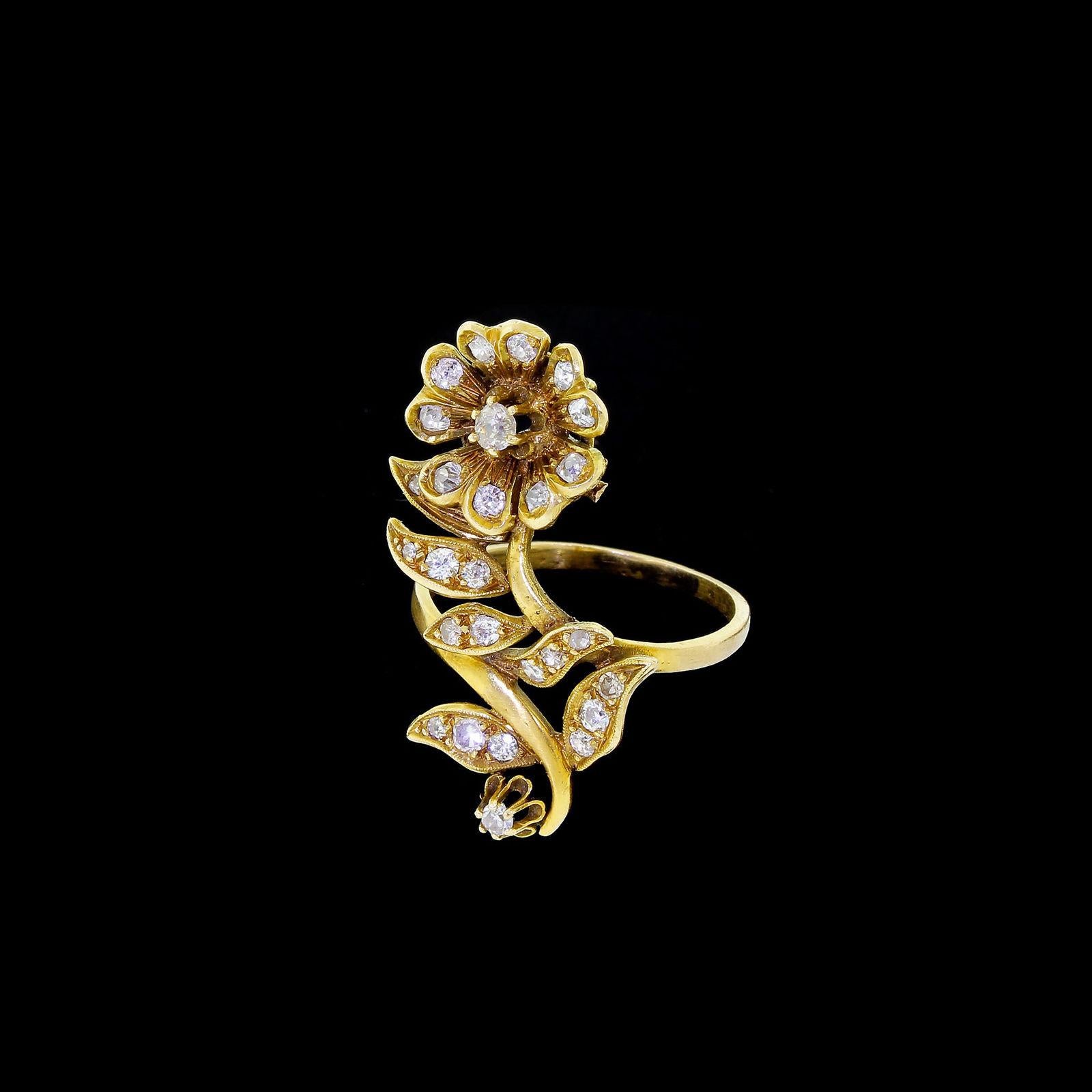 Viktorianischer Blumenring aus 14 Karat Gold mit Diamanten im viktorianischen Stil im Angebot 1