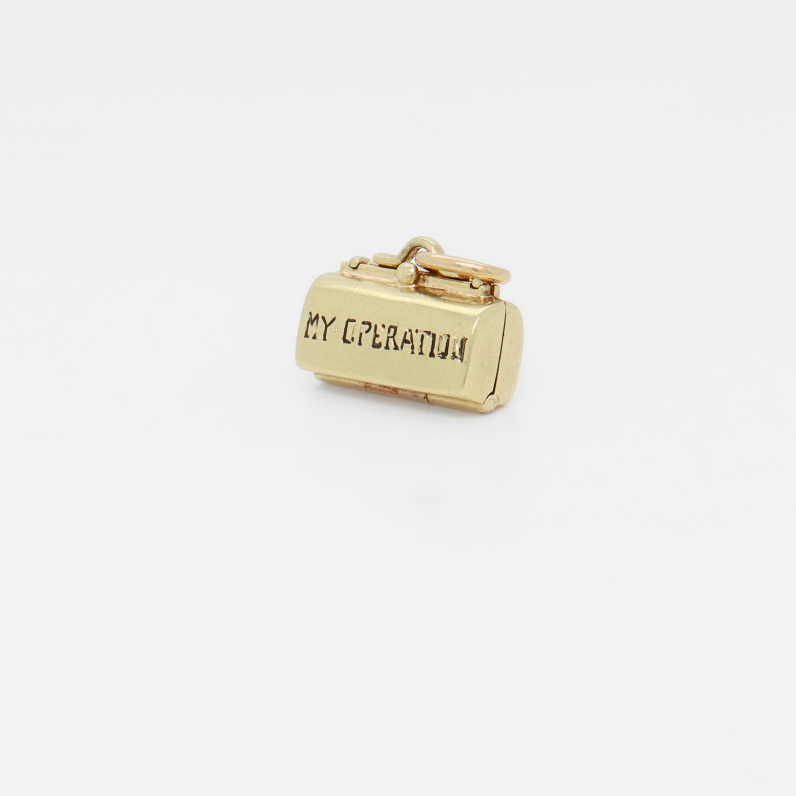 Vintage 14K Gold Doctor's Bag or Toolbox Charm for a Charm Bracelet In Good Condition For Sale In Philadelphia, PA