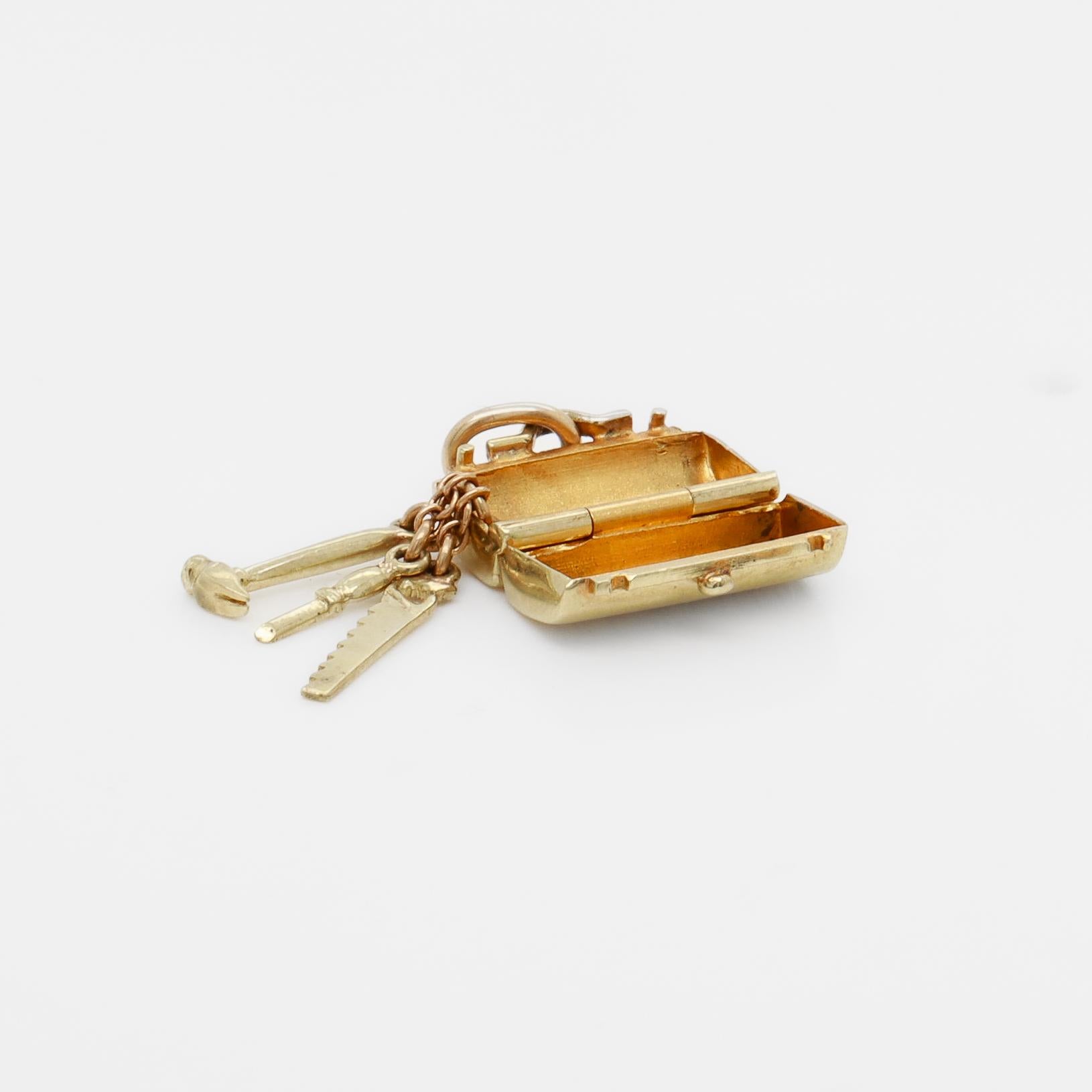Vintage 14K Gold Doctor's Bag or Toolbox Charm for a Charm Bracelet For Sale 2