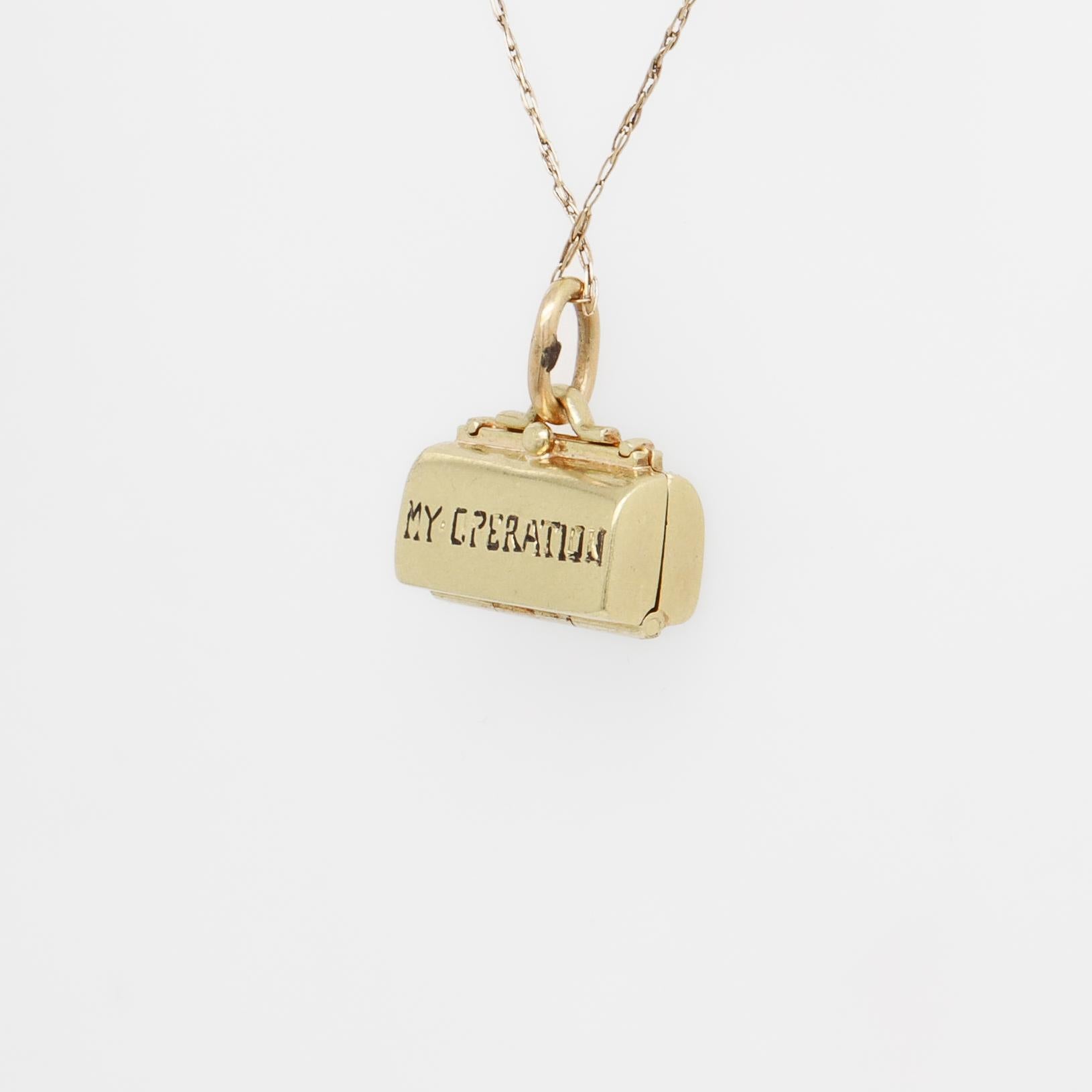 Vintage 14K Gold Doctor's Bag or Toolbox Charm for a Charm Bracelet For Sale 4