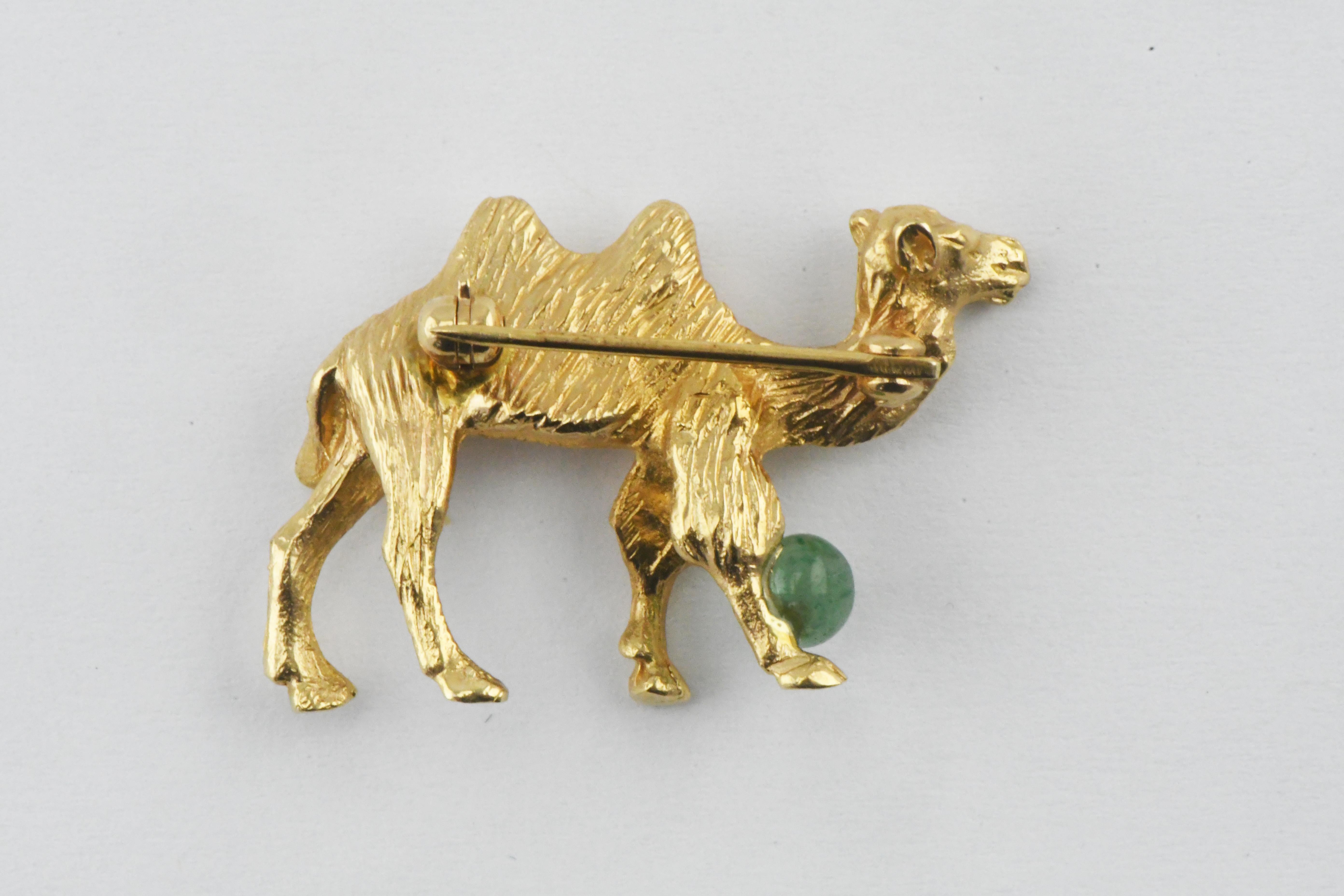 Vintage Unsigned 14k Solid Gold Double Hump Camel Pin Brooch with jade Accent. 6.8 grams and 1 1/8” x ¾”