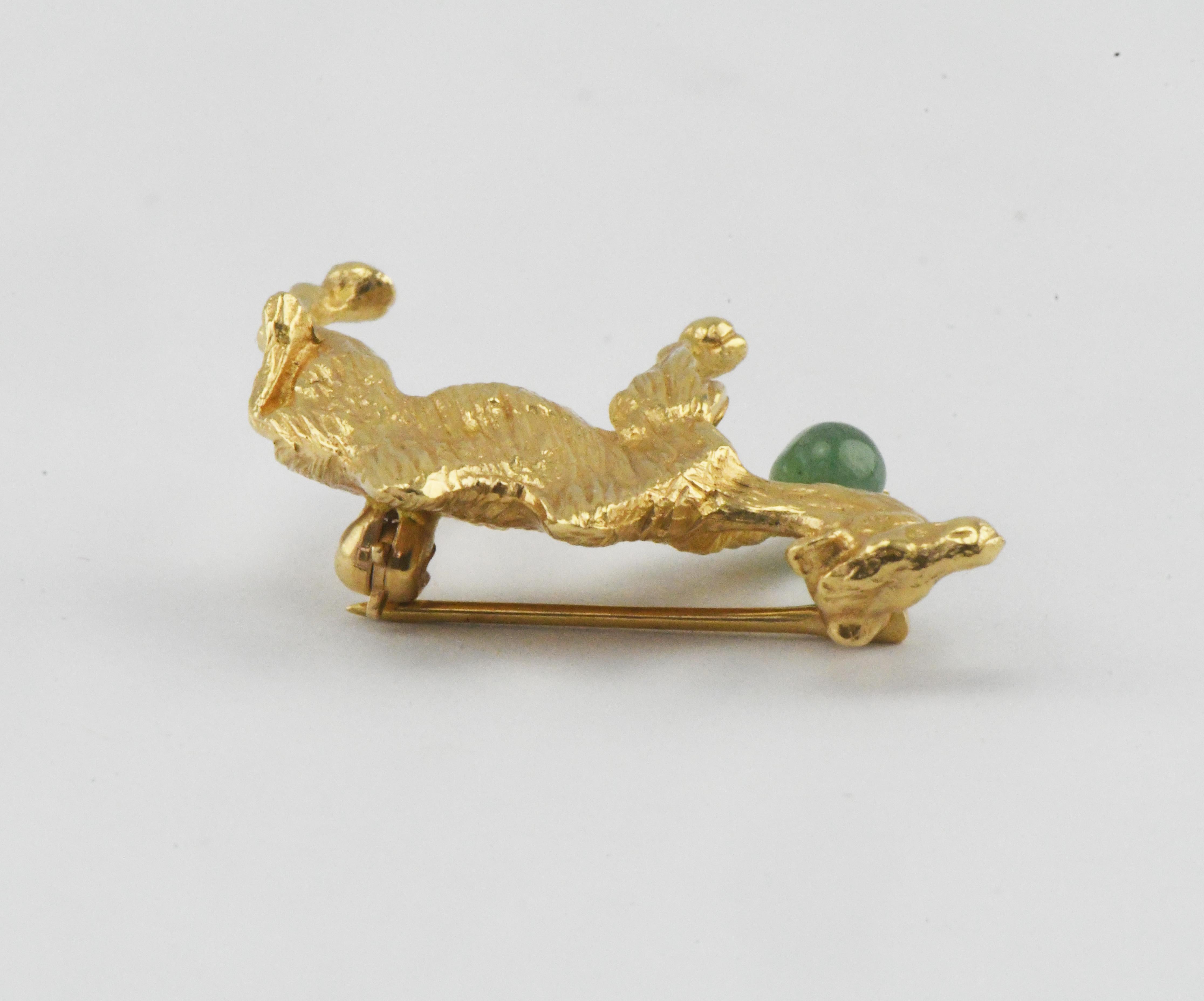 Vintage 14 Karat Gold Double Hump Camel Pin Brooch with Jade Accent In Good Condition In Overland Park, KS
