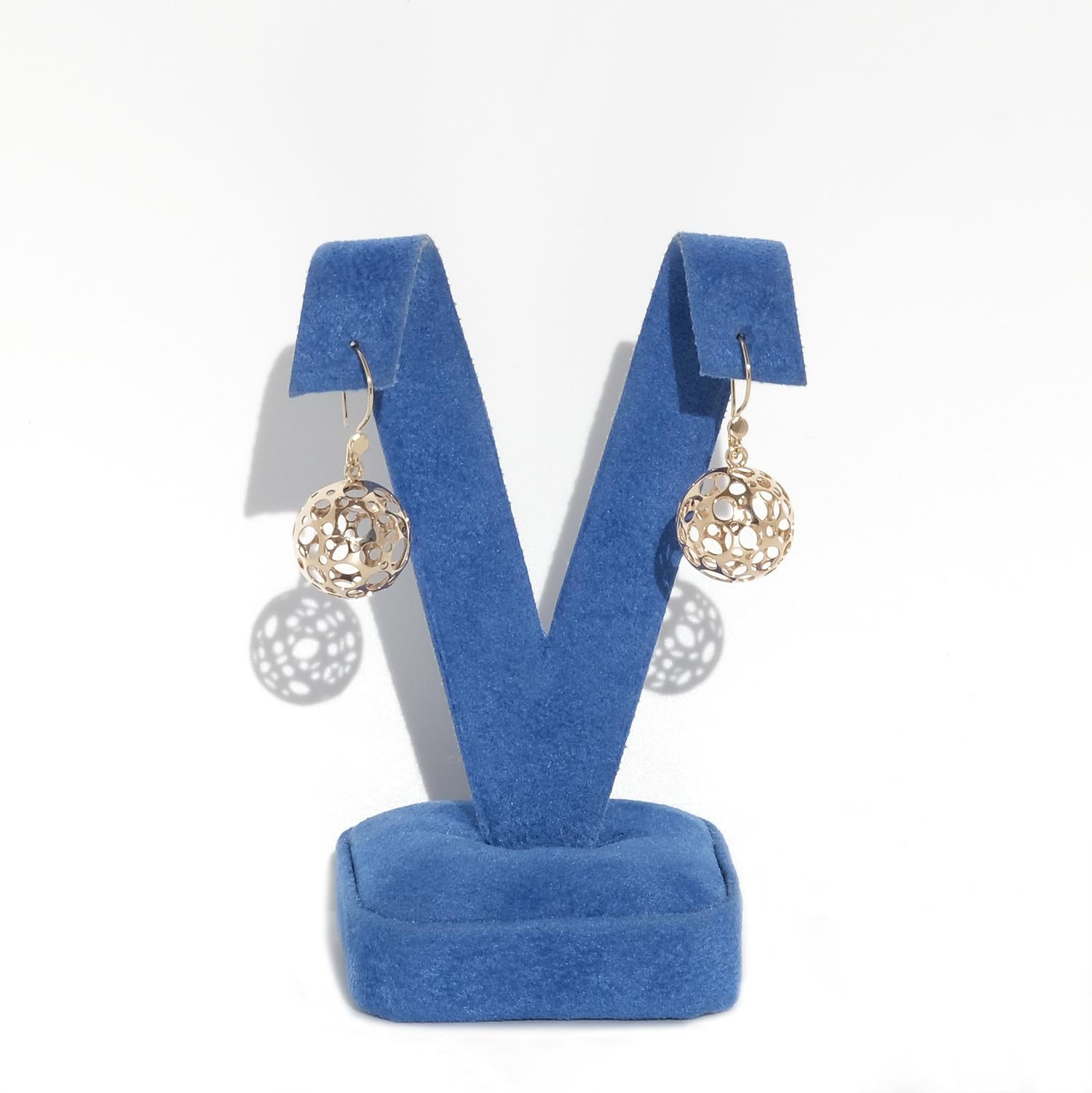 Vintage 14K Gold Earrings “Leppäkerttu” by Liisa Vitali For Sale 3