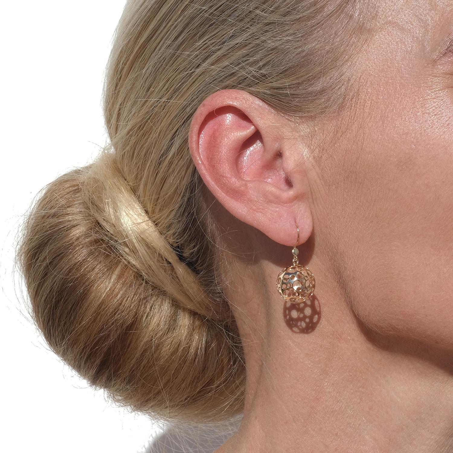 Vintage 14K Gold Earrings “Leppäkerttu” by Liisa Vitali For Sale 4