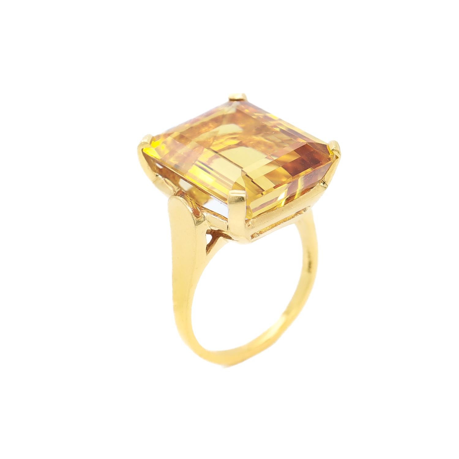 Vintage 14K Gold & Emerald Cut Citrine Cocktail Ring In Fair Condition For Sale In Philadelphia, PA