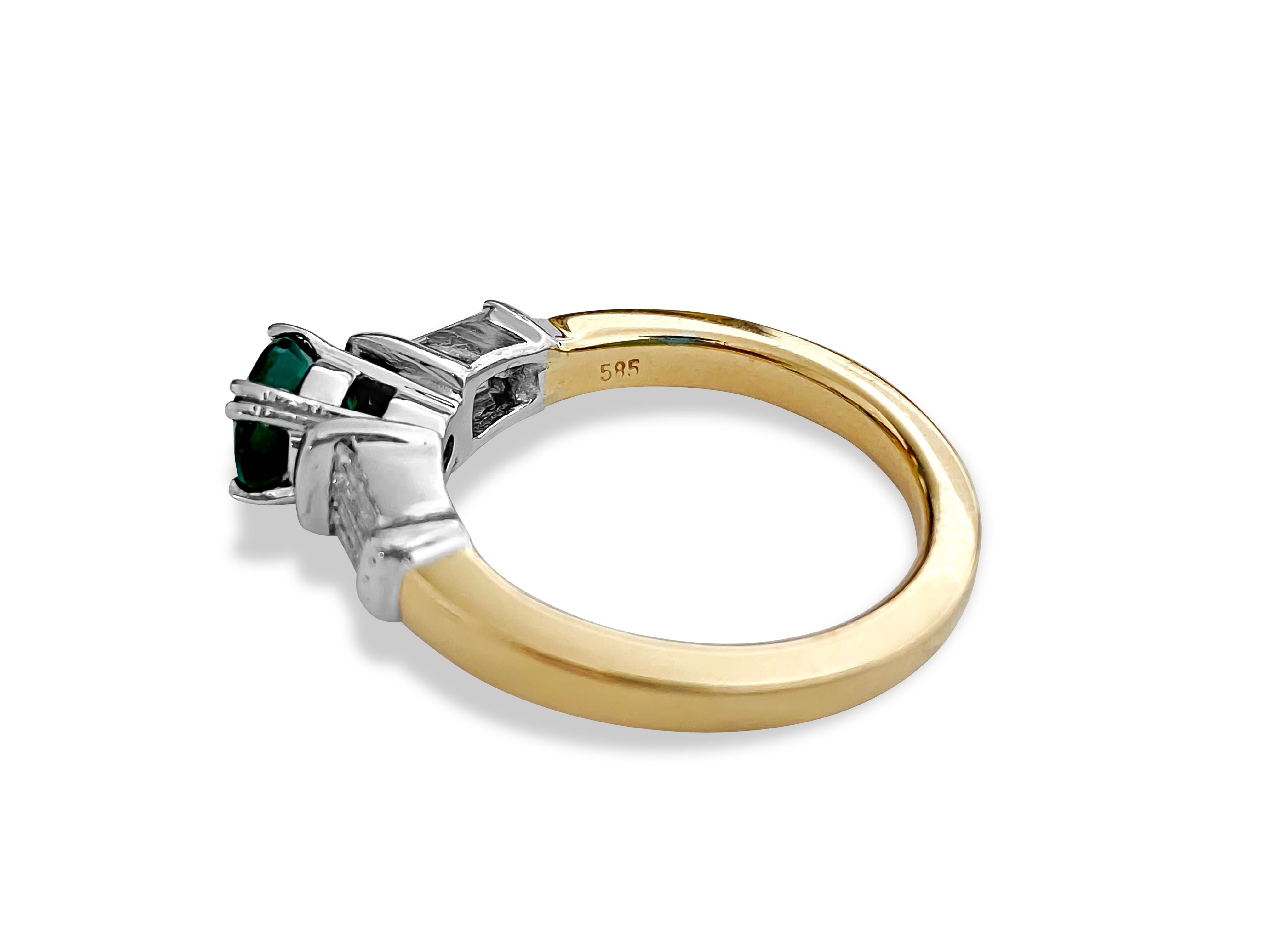 Round Cut Vintage 14k Gold, Emerald & Diamond Engagement Ring For Sale