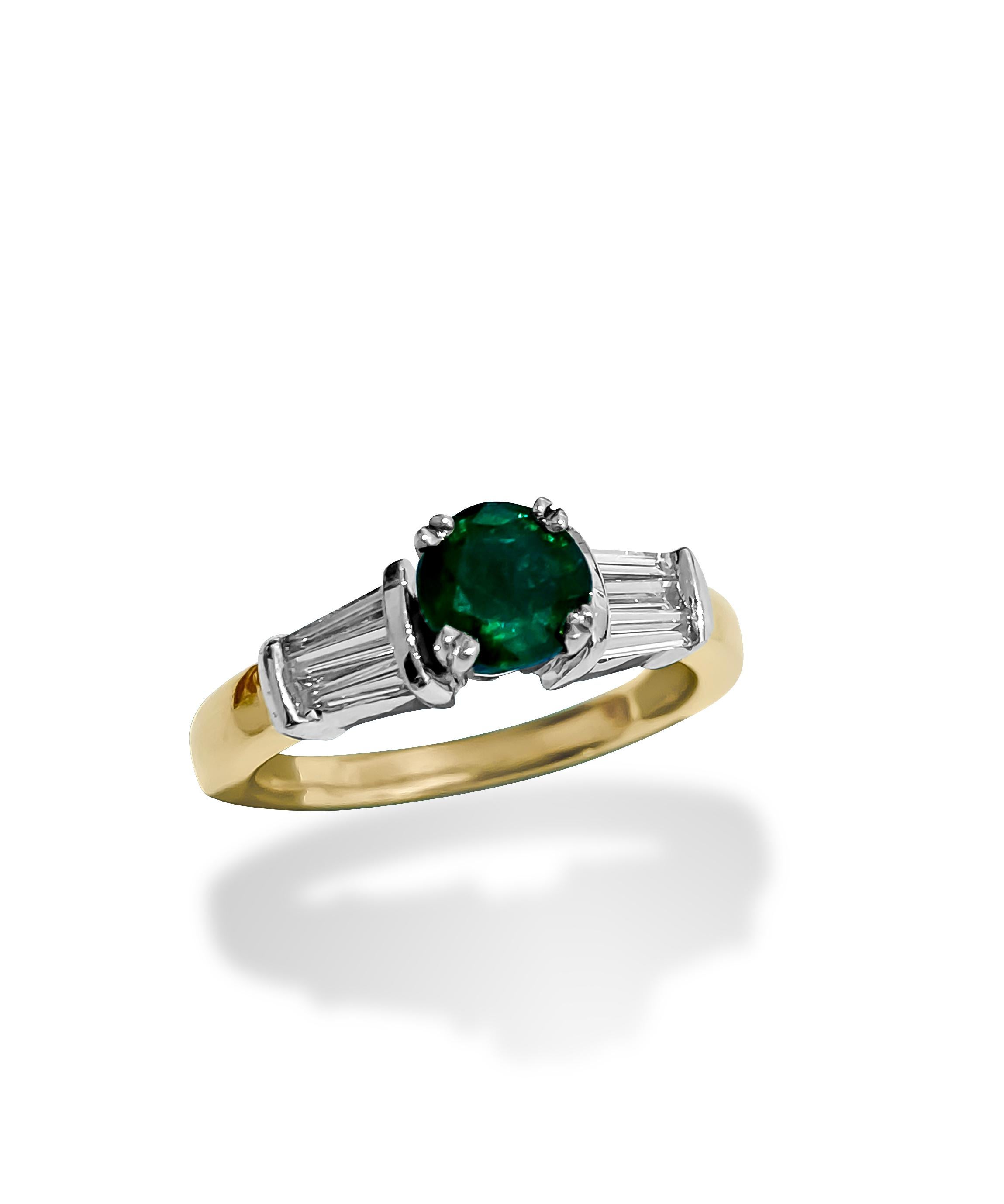 Round Cut Vintage 14k Gold, Emerald & Diamond Engagement Ring For Sale
