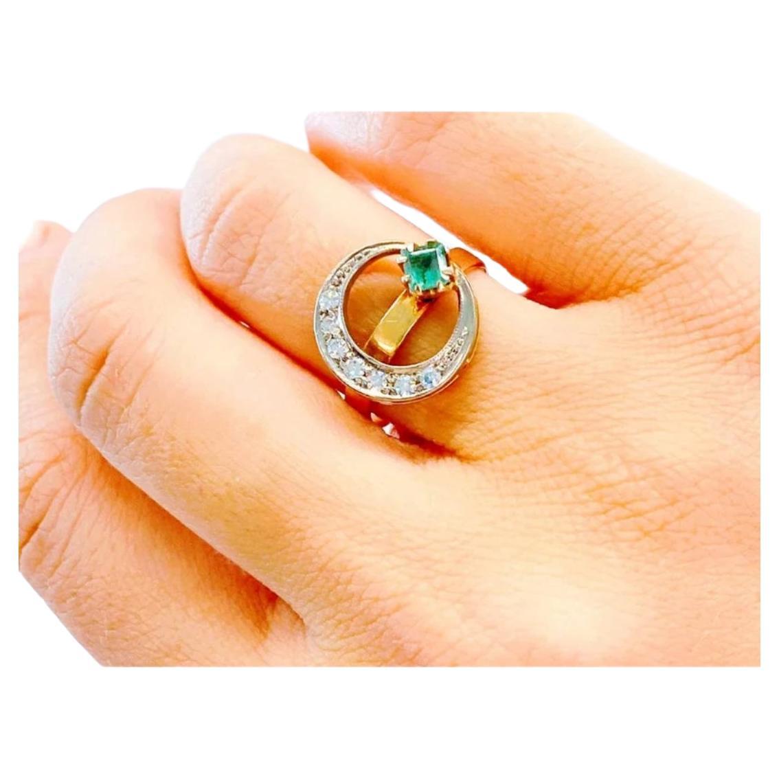 Women's Vintage Emerald Diamond Gold Ring For Sale