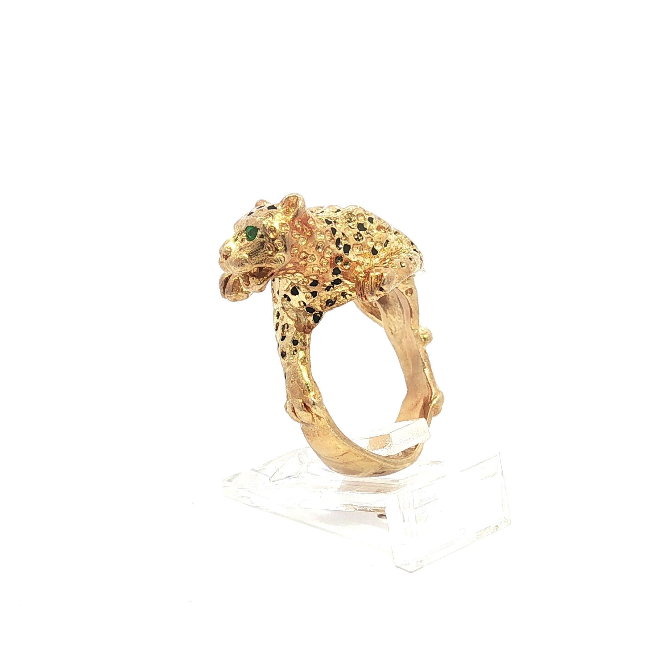 Anello d'epoca in oro 14k con occhi di smeraldo e smalto nero con macchie di leopardo saltatore in vendita 12