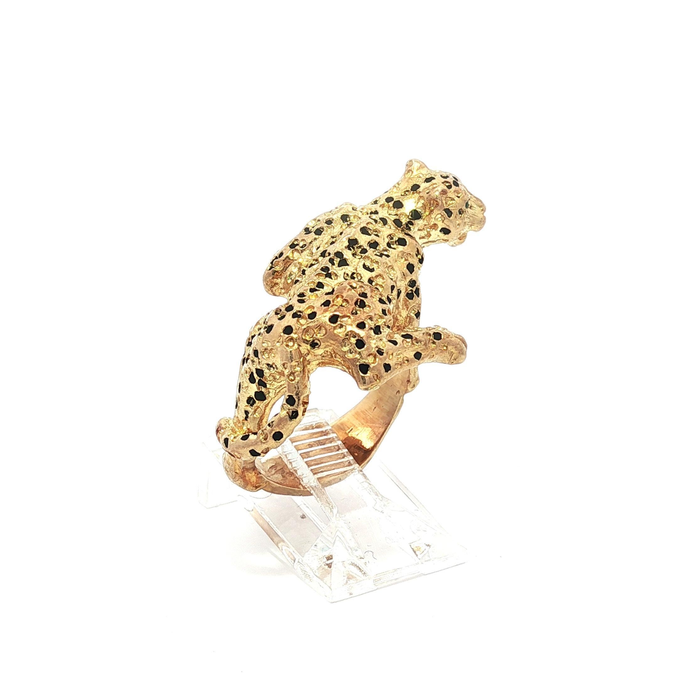 Taglio brillante Anello d'epoca in oro 14k con occhi di smeraldo e smalto nero con macchie di leopardo saltatore in vendita