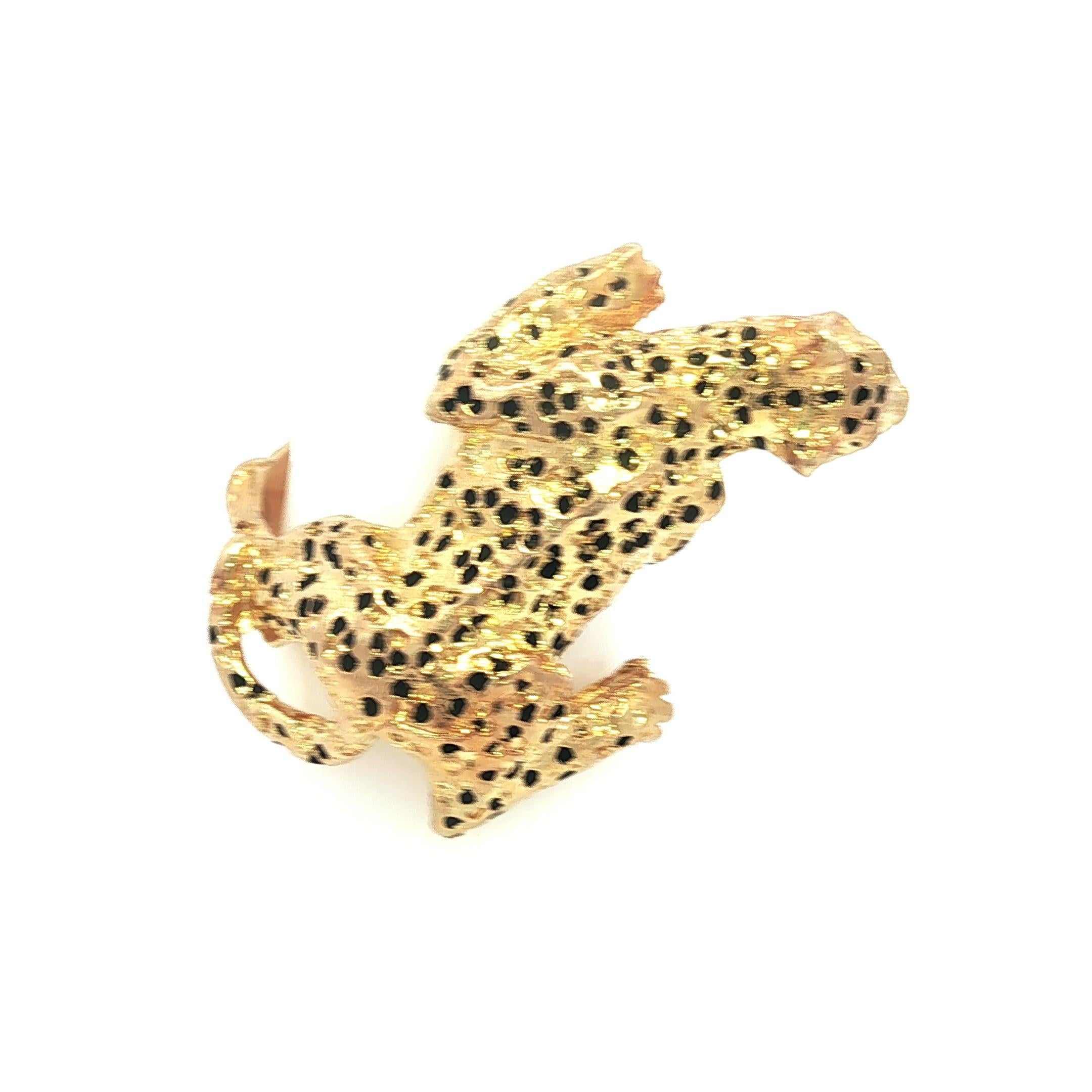 Anello d'epoca in oro 14k con occhi di smeraldo e smalto nero con macchie di leopardo saltatore In condizioni buone in vendita a Montclair, NJ