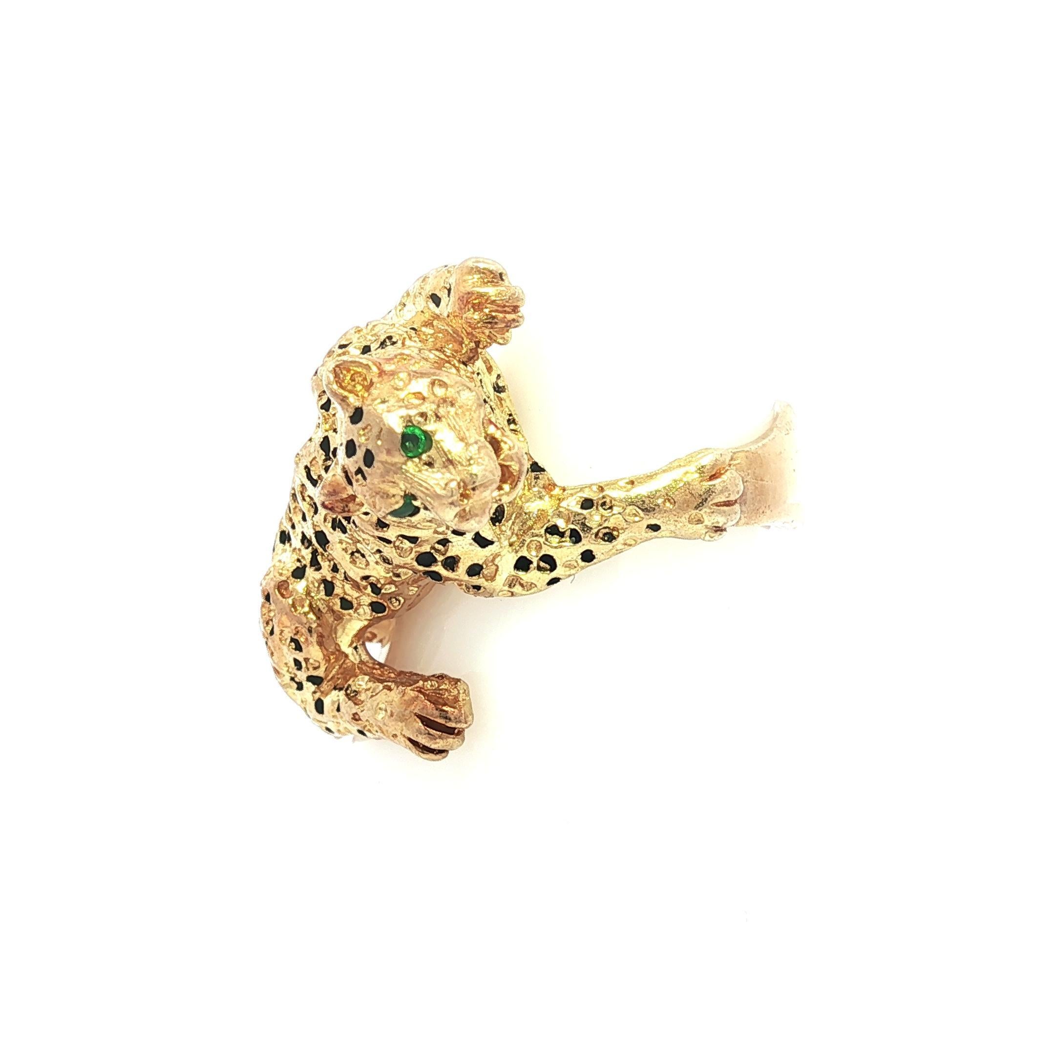 Donna Anello d'epoca in oro 14k con occhi di smeraldo e smalto nero con macchie di leopardo saltatore in vendita