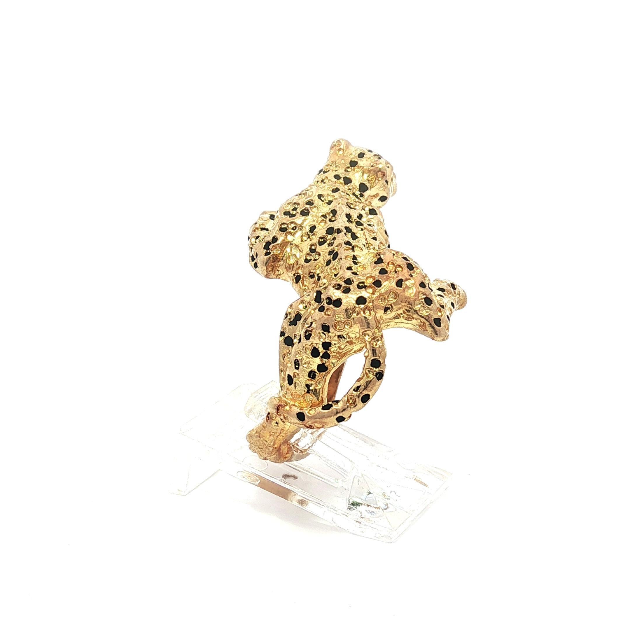 Vintage 14k Or Emerald Eyes Black Enamel Spots Jumping Leopard Big Cat Ring en vente 2