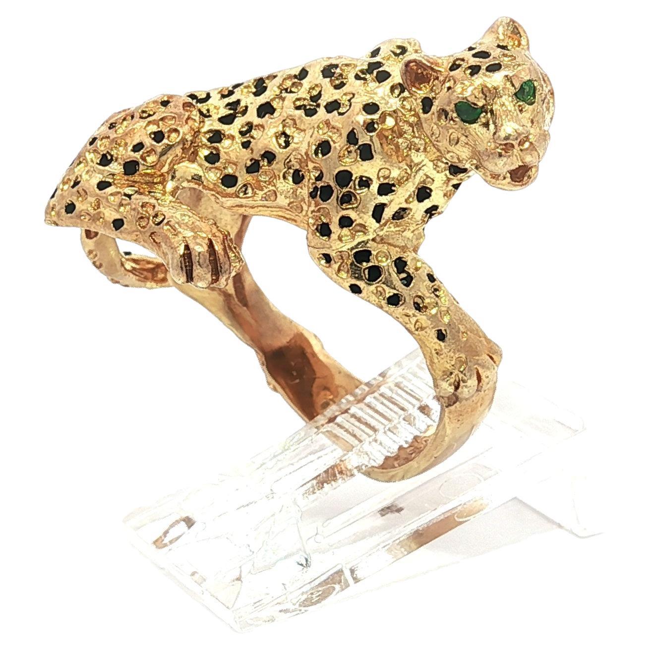 Vintage 14k Or Emerald Eyes Black Enamel Spots Jumping Leopard Big Cat Ring en vente