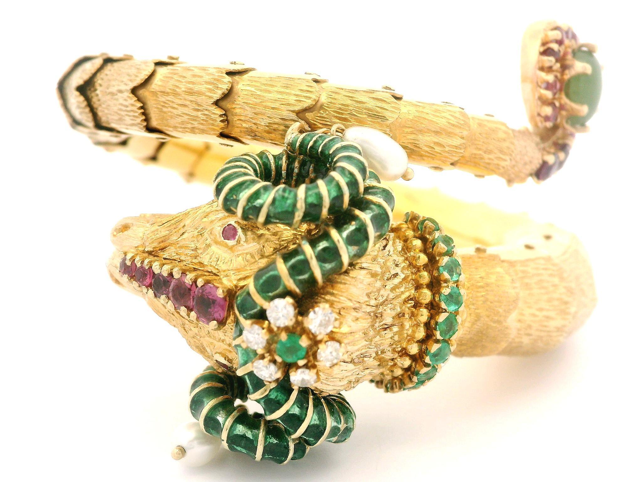 Ram Wrap-Armband, 14 Karat Gold Smaragd Jade Rubin Diamant & Perle Emaille Arbeit (Cabochon) im Angebot