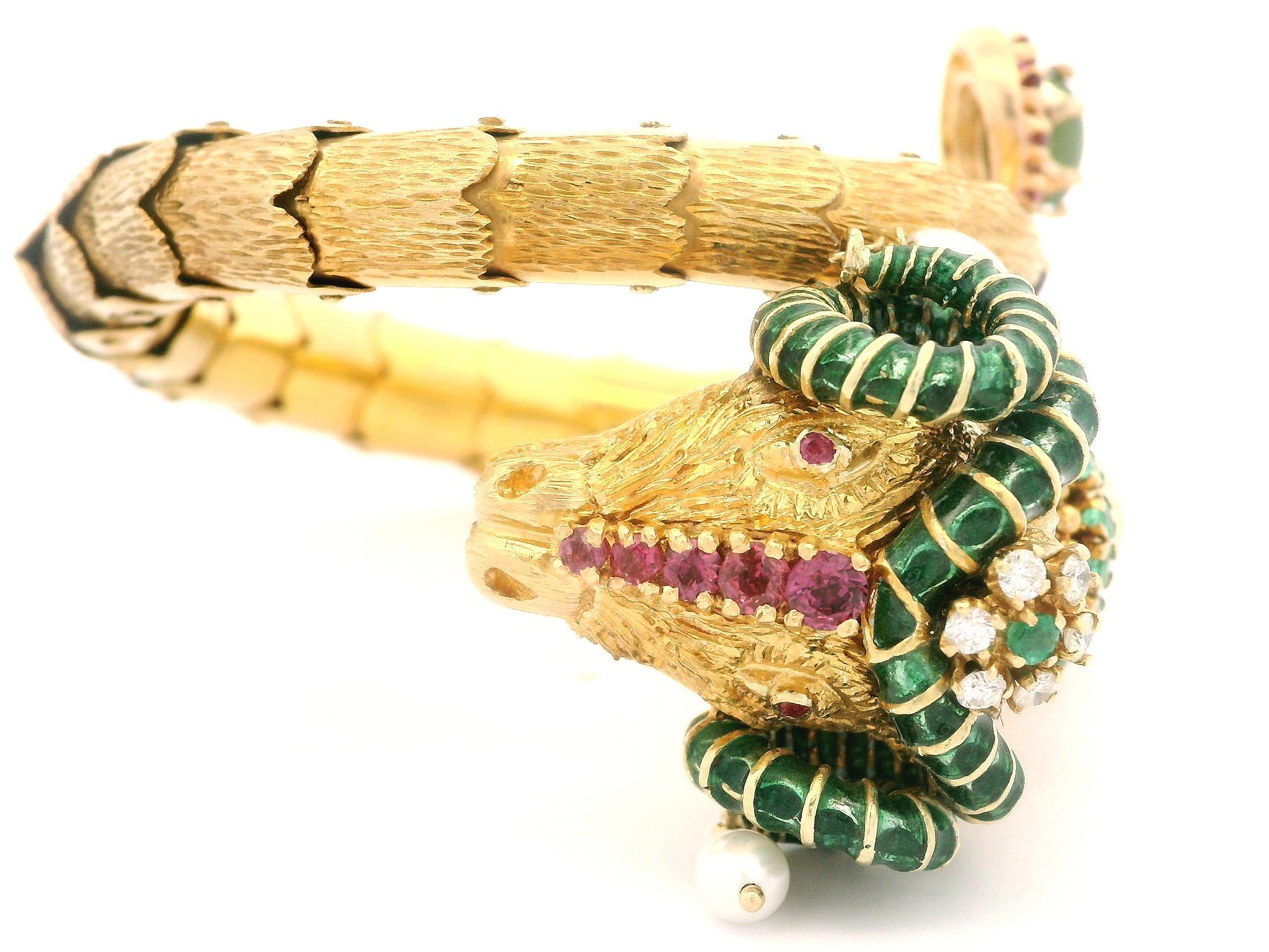Ram Wrap-Armband, 14 Karat Gold Smaragd Jade Rubin Diamant & Perle Emaille Arbeit im Zustand „Hervorragend“ im Angebot in Montclair, NJ