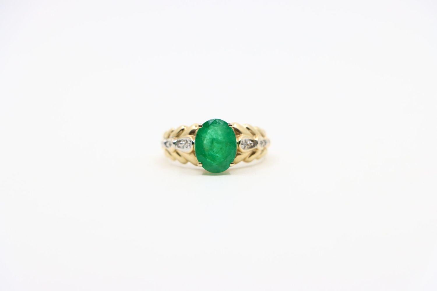 Vintage 14K Gold Emerald Ring In Good Condition For Sale In Flushing, NY