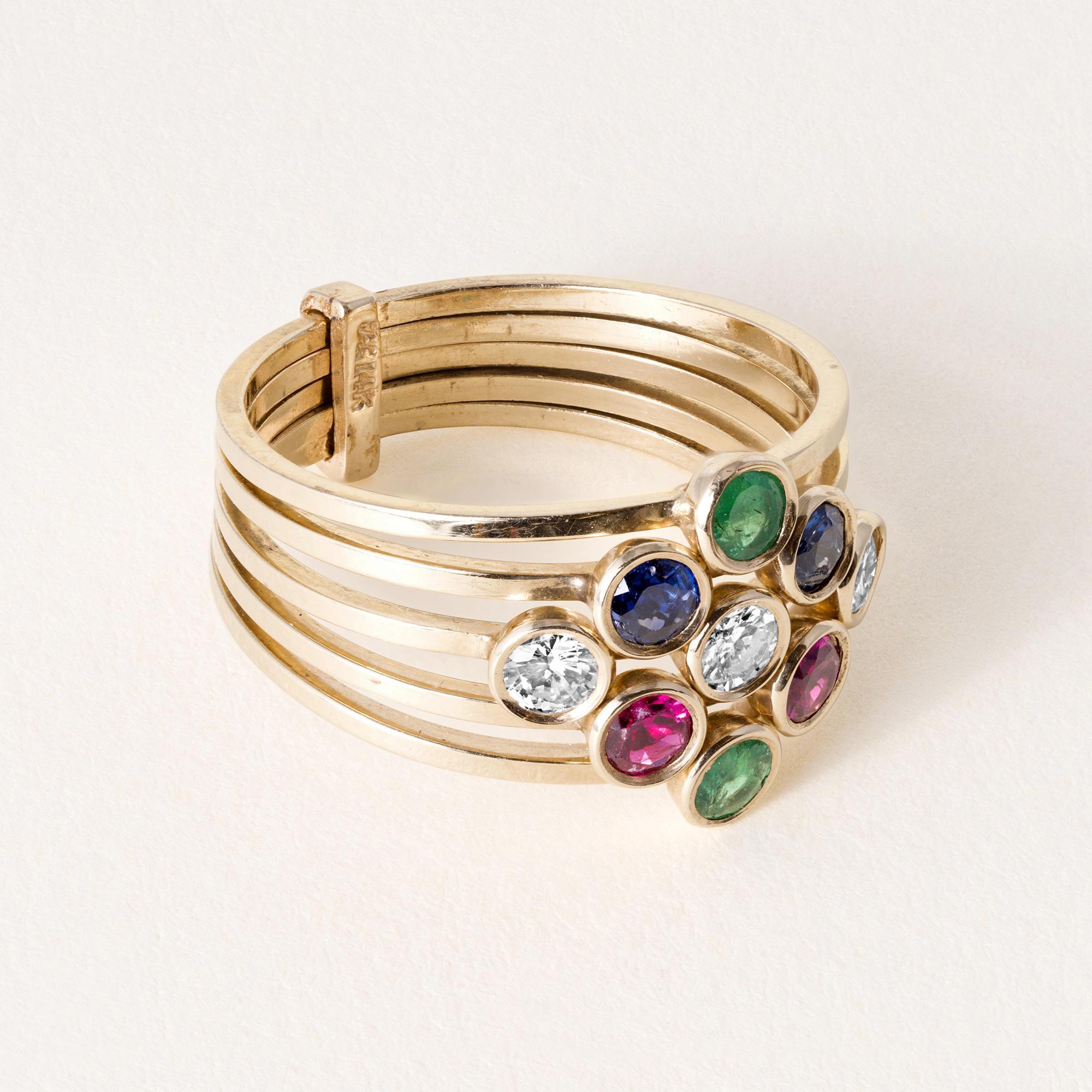 Dies sind Vintage-Edelsteine, die sich in der
und die Platzierung der Bänder kann angepasst werden.
CIRCA 1960er Jahre
Je zwei Rubine, Saphire, Smaragde und Diamanten
runder Brillantschliff alle wiegen ~ 1 Karat
4,3 Gramm Gesamtgrammgewicht
Ringe