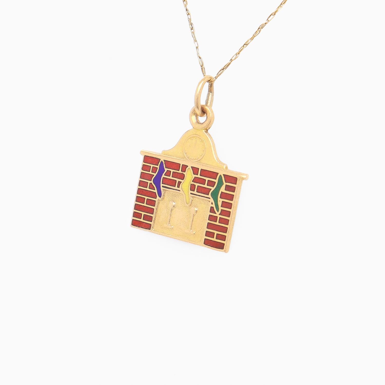 Vintage 14K Gold & Enamel Christmas Fireplace Charm for a Bracelet In Good Condition For Sale In Philadelphia, PA