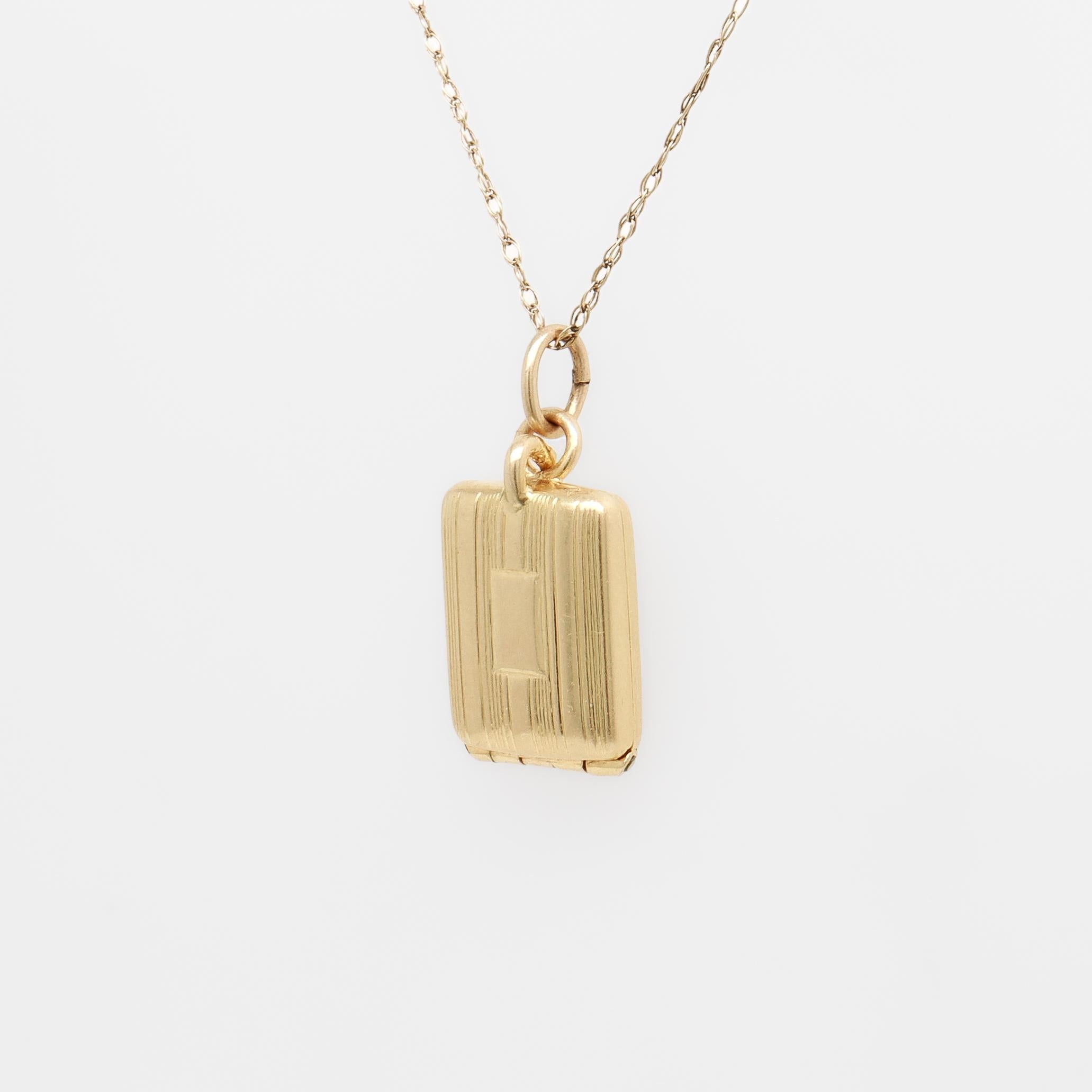 Charm per braccialetto in oro 14K e smalto con motore girato per un portasigarette in vendita 5