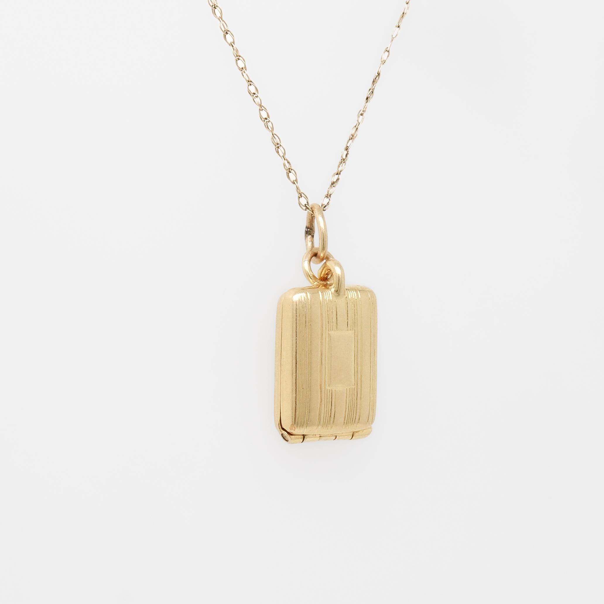 Charm per braccialetto in oro 14K e smalto con motore girato per un portasigarette in vendita 6