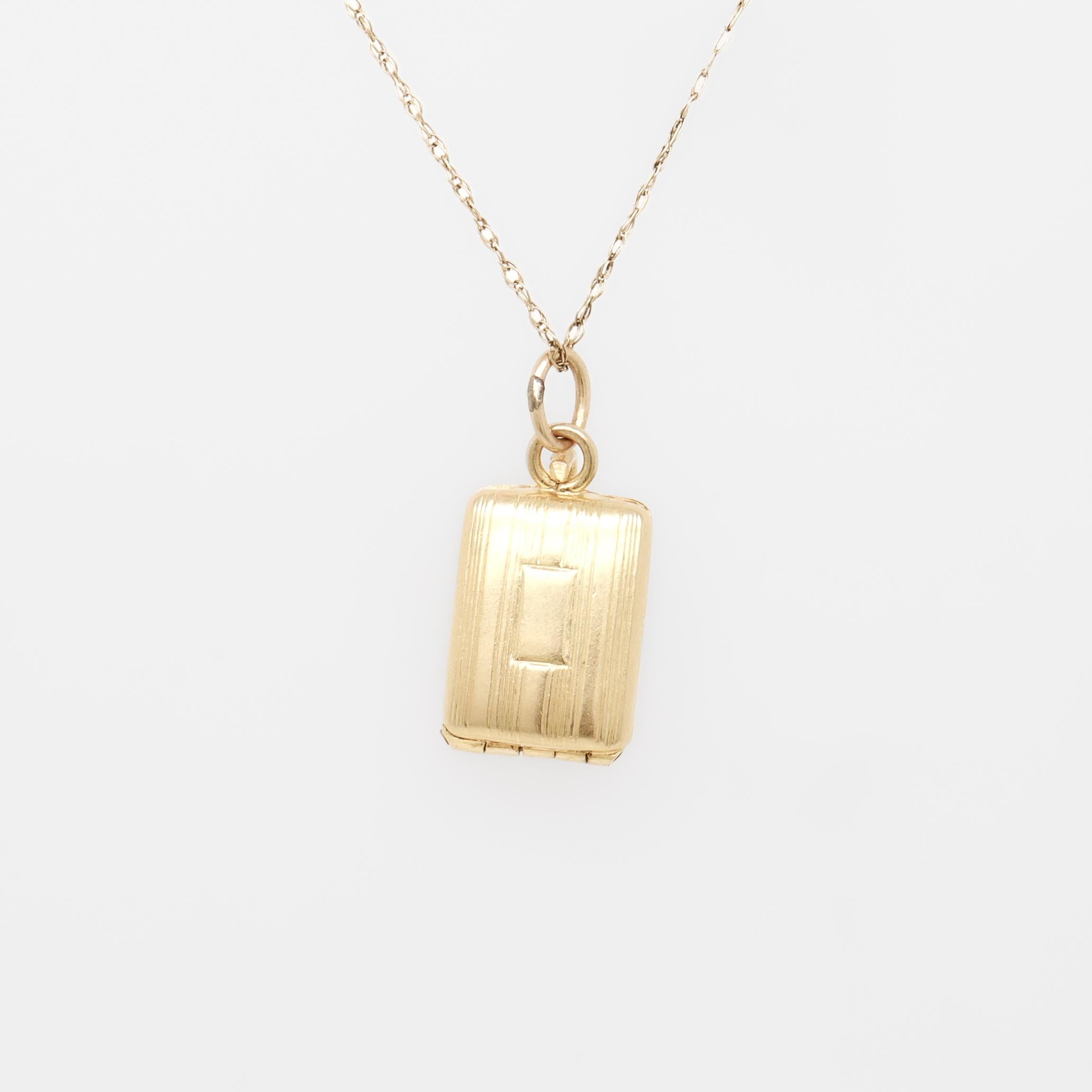 Charm per braccialetto in oro 14K e smalto con motore girato per un portasigarette in vendita 7