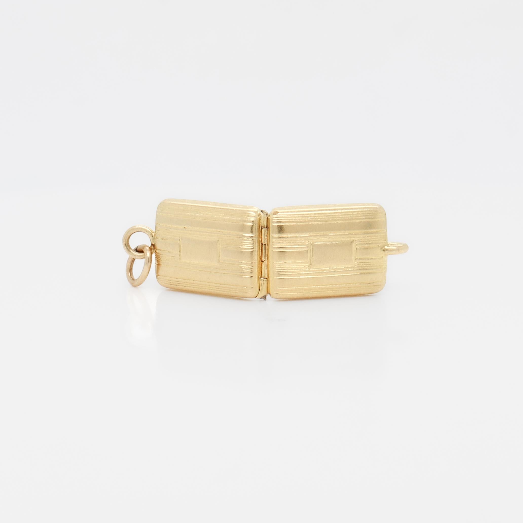 da uomo o donna Charm per braccialetto in oro 14K e smalto con motore girato per un portasigarette in vendita