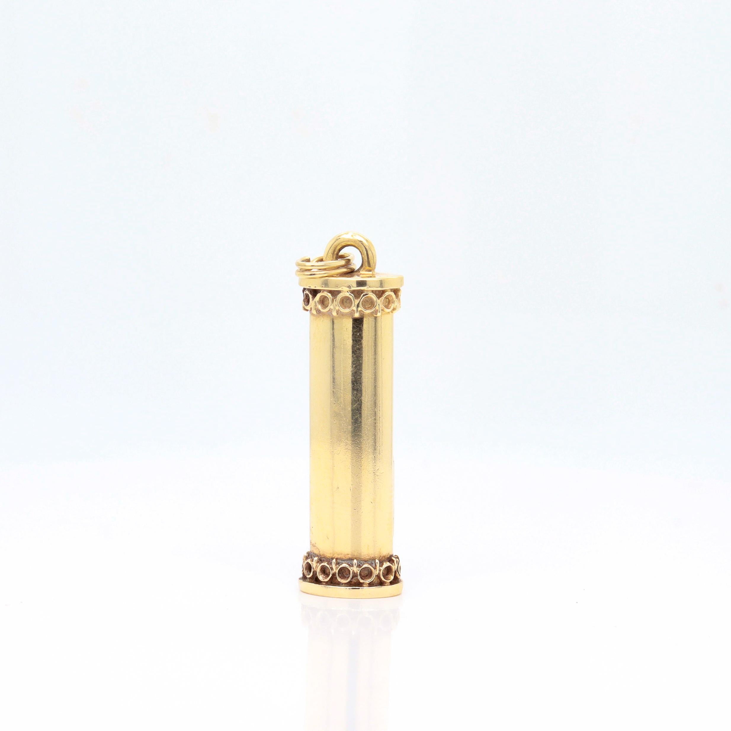 Mezuzah judaica vintage de oro de 14 quilates y esmalte para pulsera en venta 3