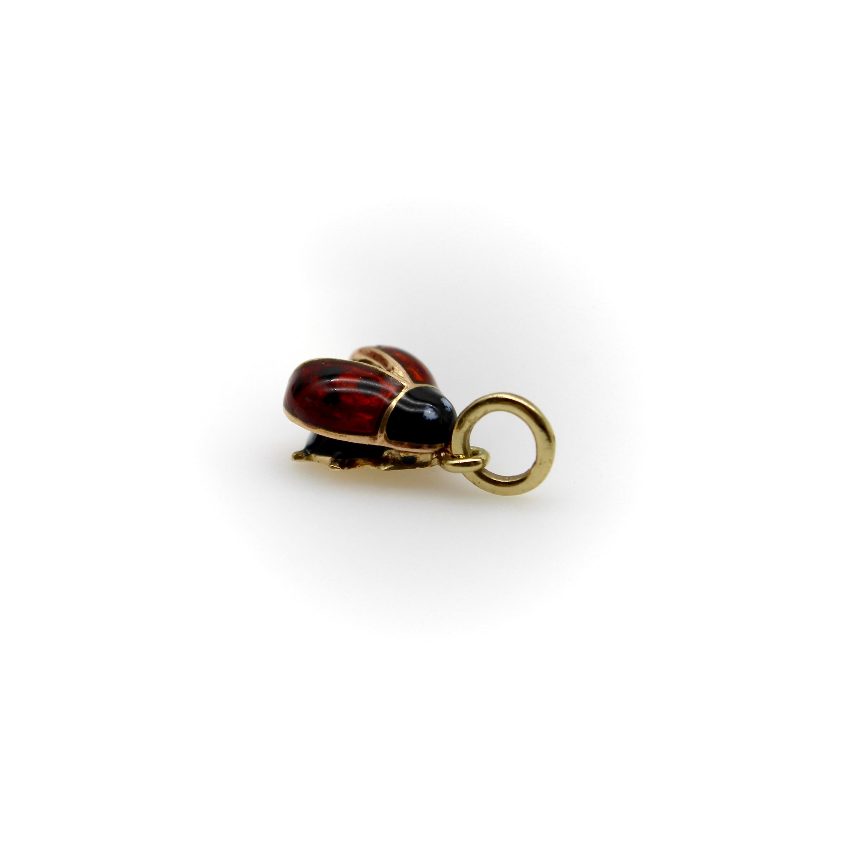 Vintage 14K  Gold Enamel Ladybug Charm In Good Condition For Sale In Venice, CA