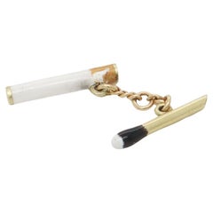 Colgante vintage de oro de 14 quilates y esmalte de cerillas y cigarrillos para una pulsera