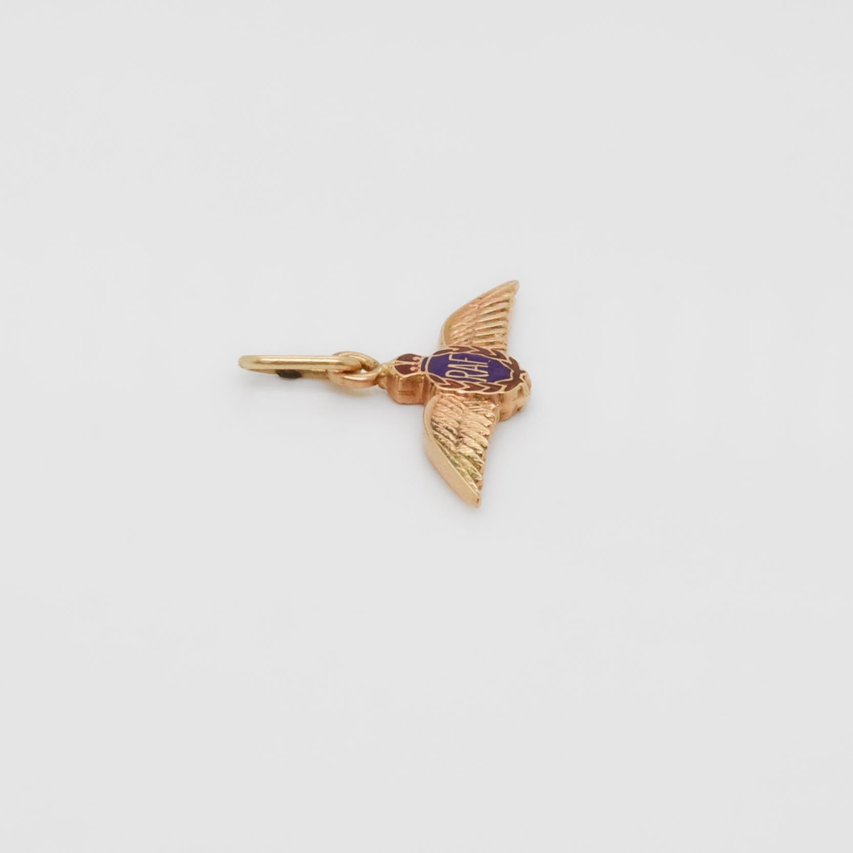 Charm d'epoca in oro 14K e smalto con distintivo di volo 