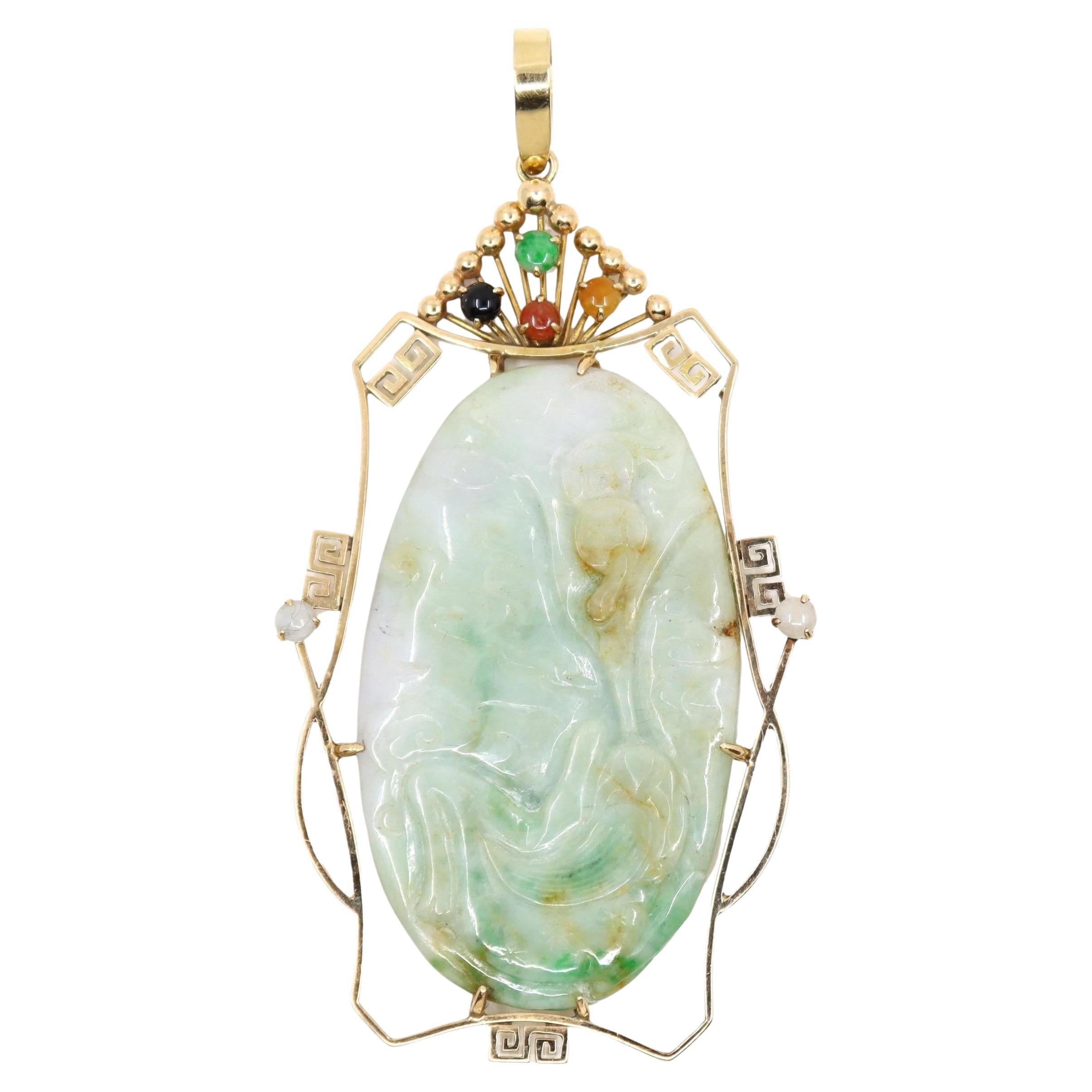 Vintage 14K Gold Engraved Jade Large Pendant en vente