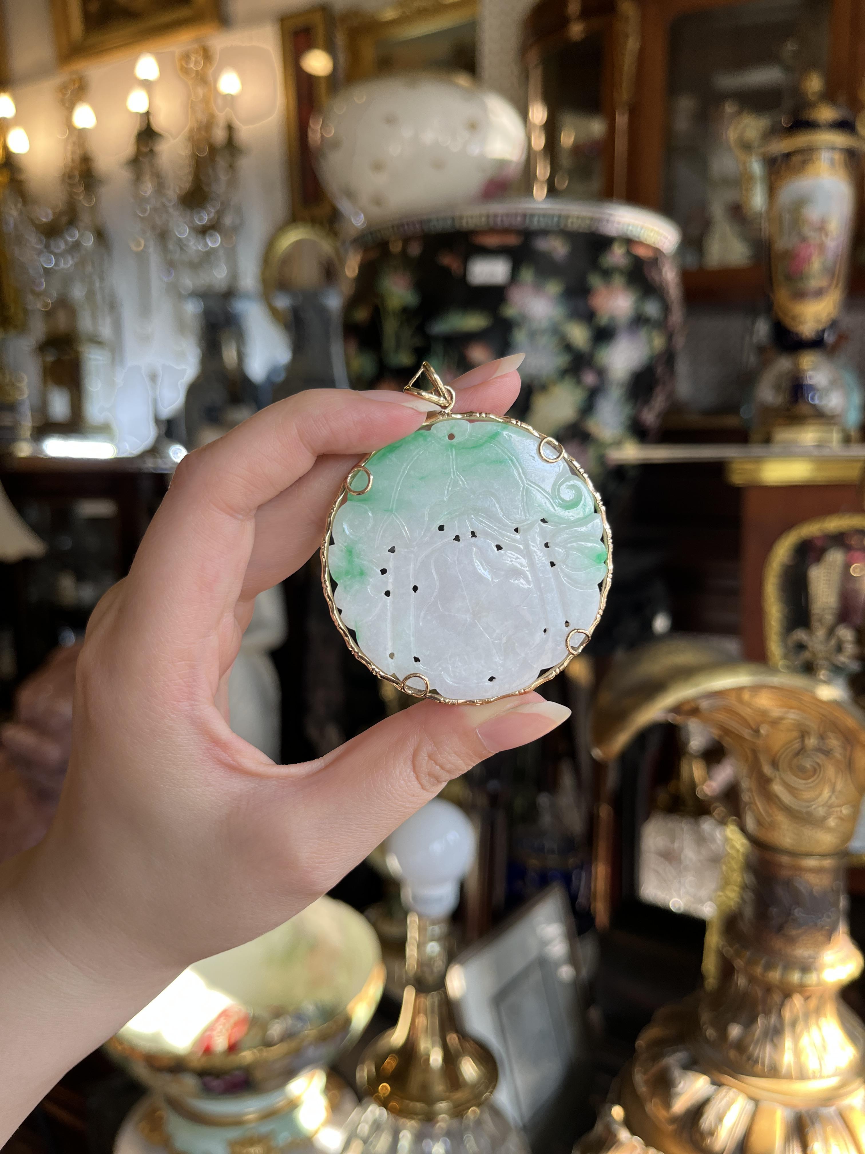 Vintage 14K Gold Engraved Jade Round Pendant

Marked:
14K

Approximate Dimensions:
6.5 cm (Length)
5.5 cm (Width)
25.6 grams in weight.