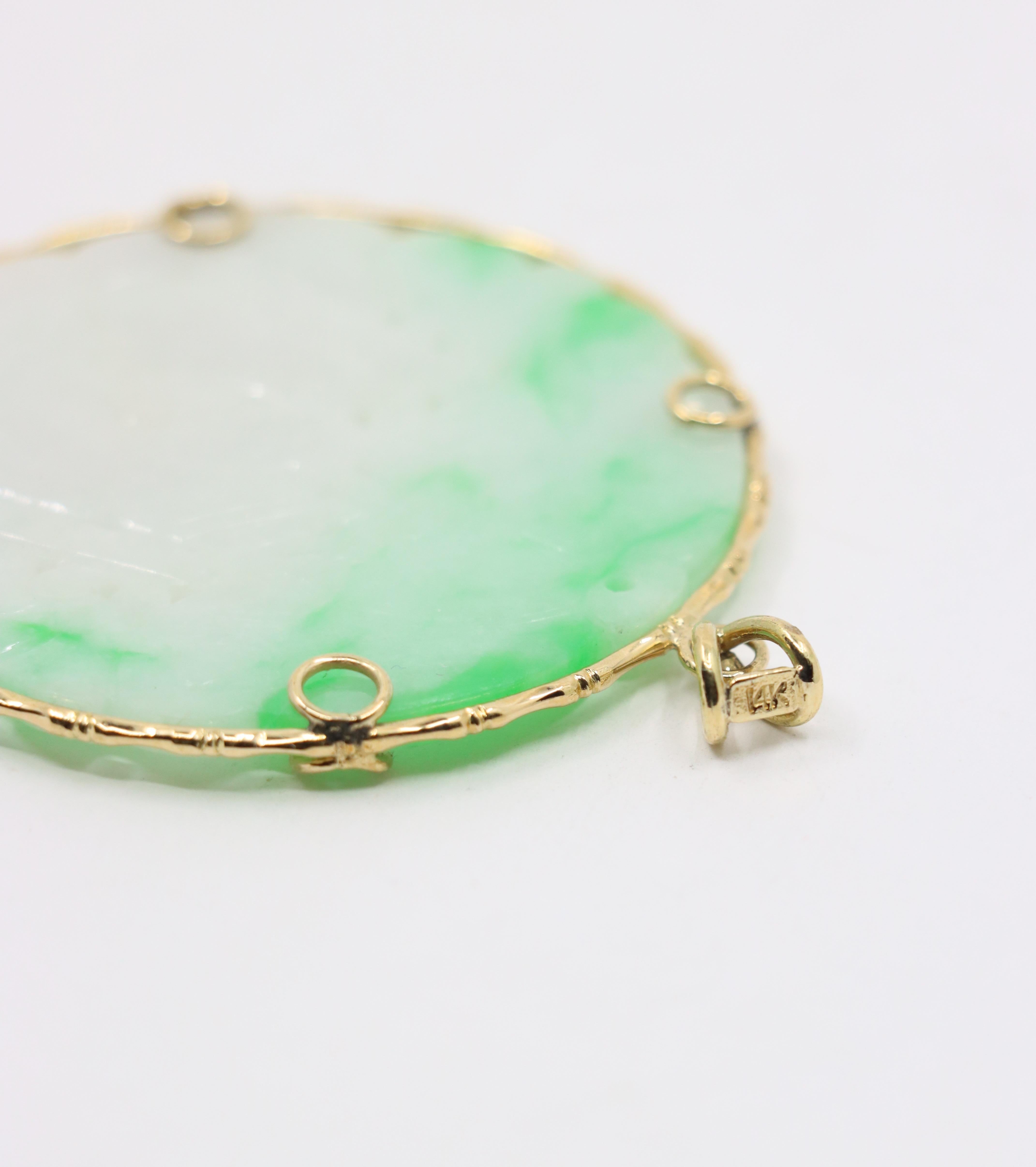 Vintage 14K Gold Engraved Jade Round Pendant For Sale 1