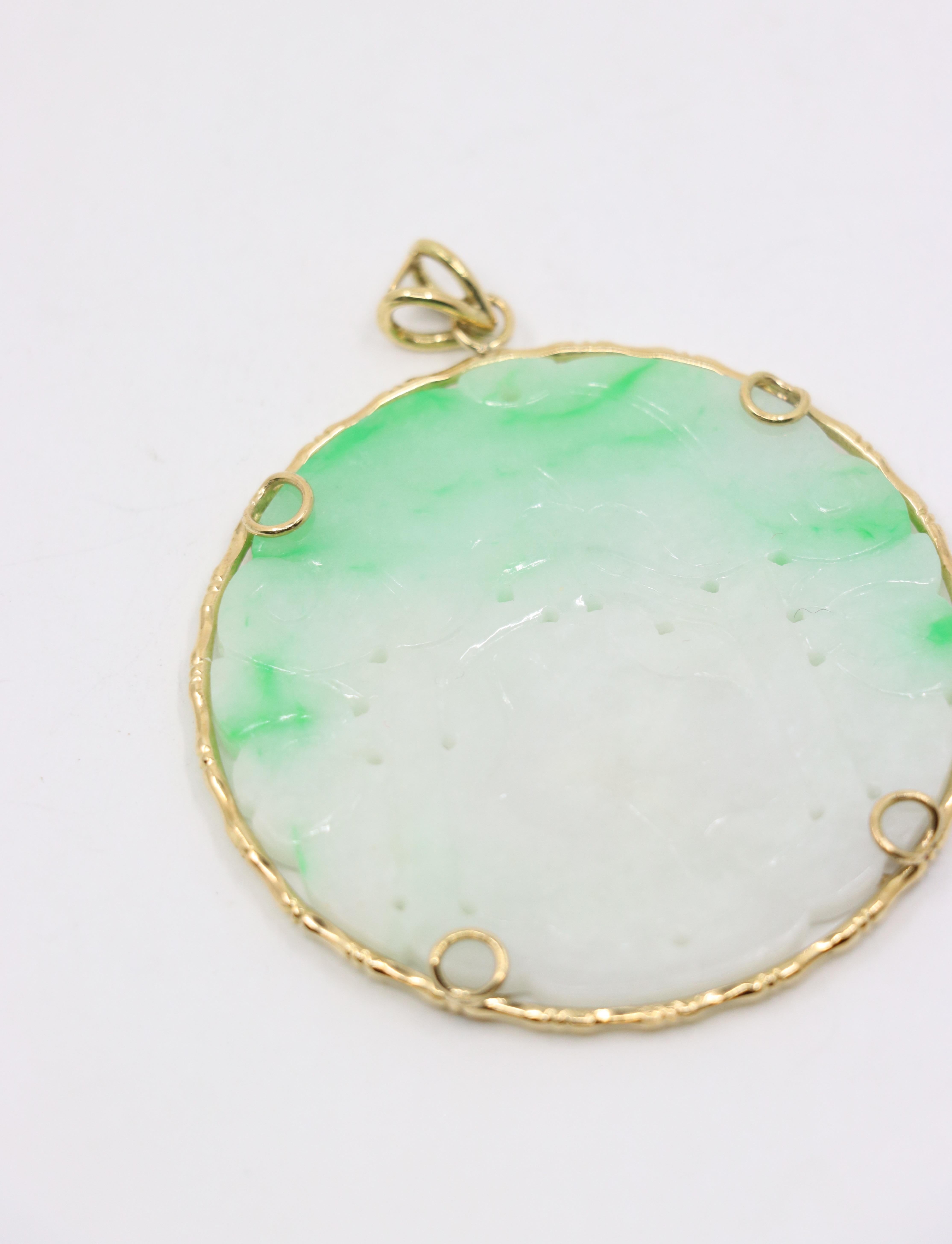 Vintage 14K Gold Engraved Jade Round Pendant For Sale 2