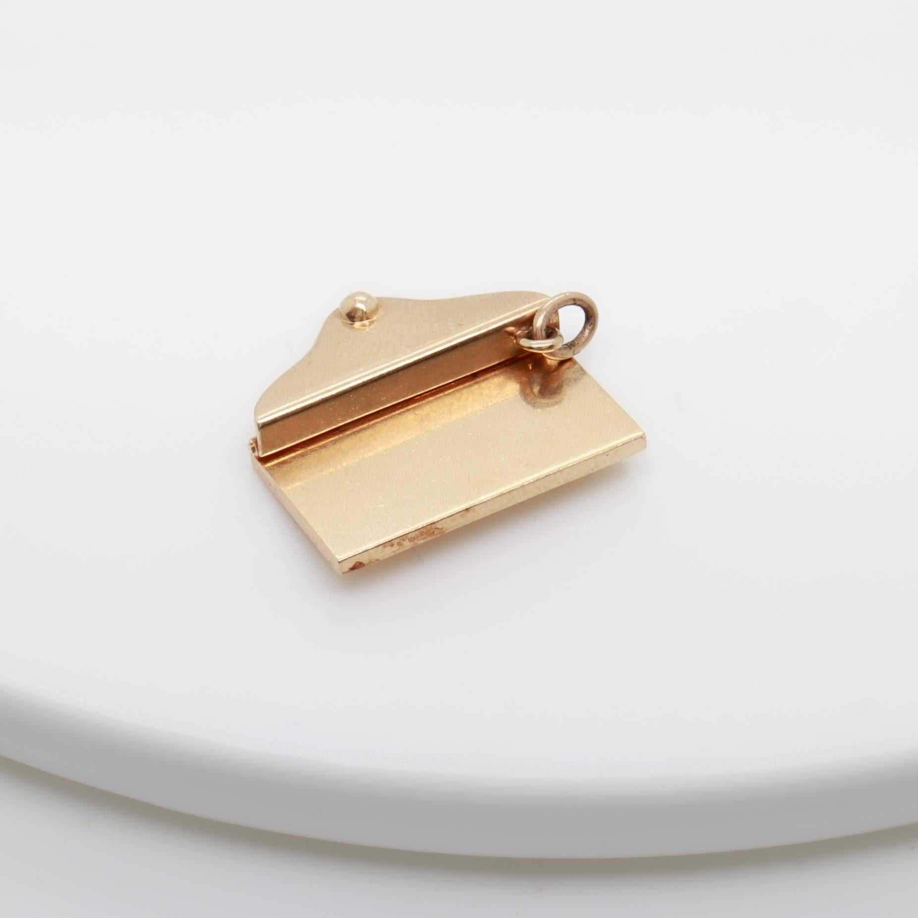 Vintage 14K Gold Envelope with Folding Closure Flap Charm for a Charm Bracelet For Sale 12