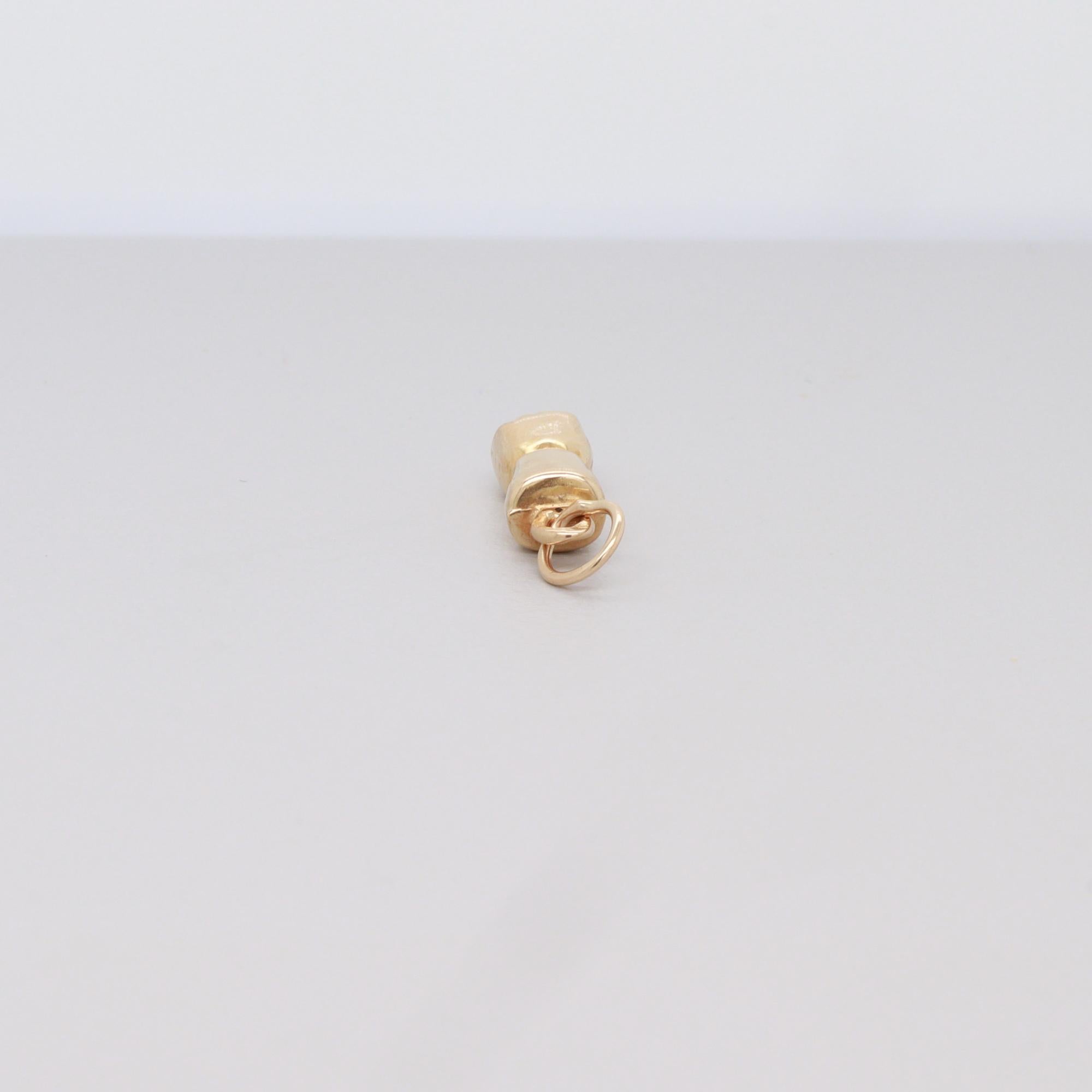 Vintage 14K Gold Fig Sign / Mano Figa Pendentif ou breloque pour un bracelet en vente 7