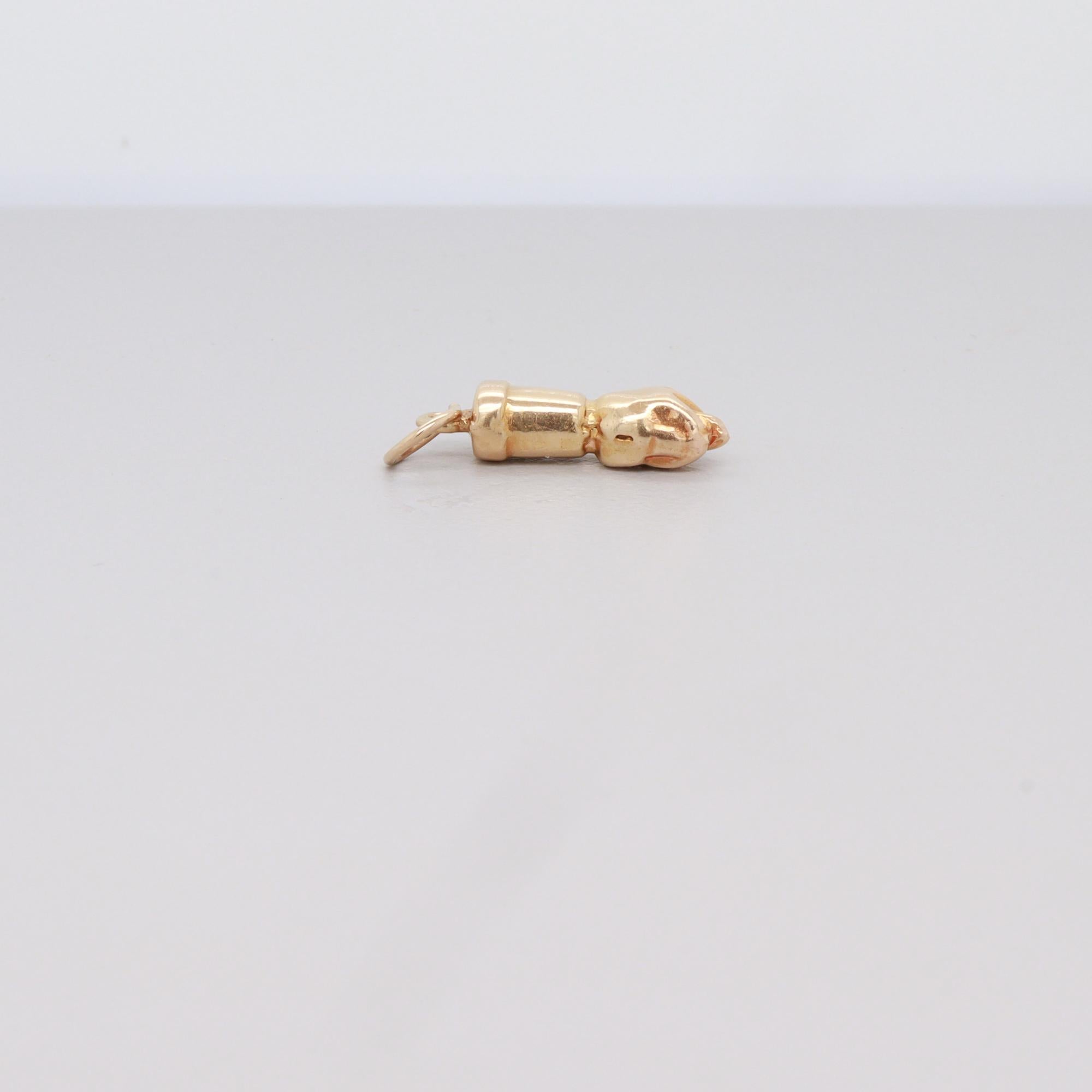 Vintage 14K Gold Fig Sign / Mano Figa Pendentif ou breloque pour un bracelet en vente 8