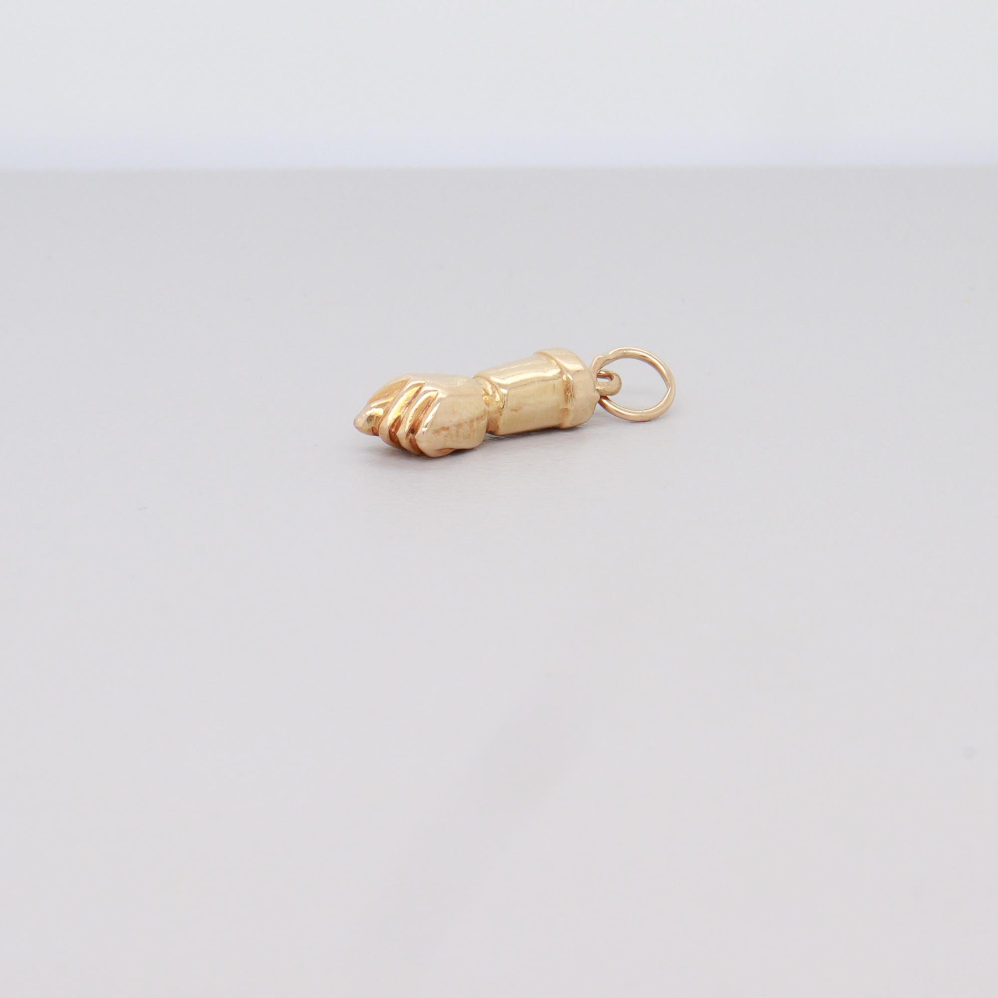 Vintage 14K Gold Fig Sign / Mano Figa Pendentif ou breloque pour un bracelet en vente 11