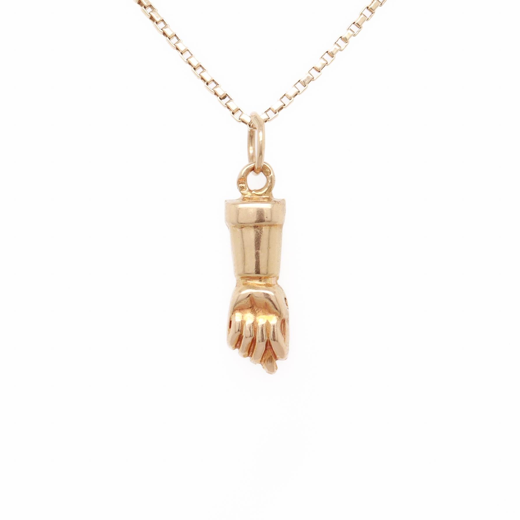 Vintage 14K Gold Fig Sign / Mano Figa Pendentif ou breloque pour un bracelet Bon état - En vente à Philadelphia, PA