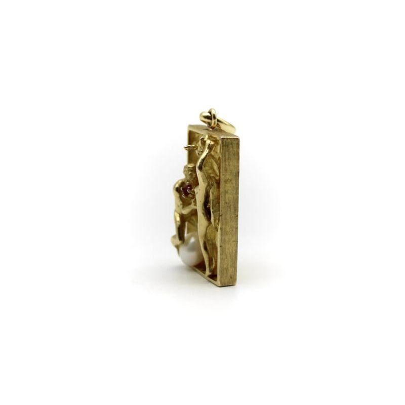 Colgante Vintage Adán y Eva Figural de Oro de 14K con Rubí y Perla en venta 1
