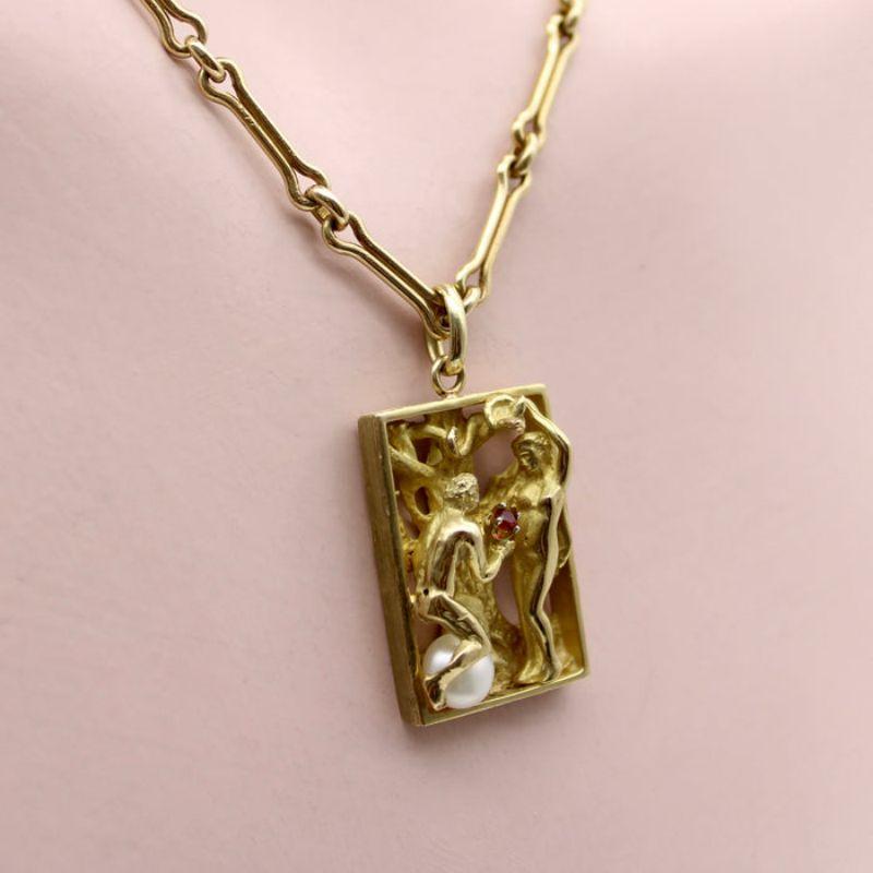 Colgante Vintage Adán y Eva Figural de Oro de 14K con Rubí y Perla en venta 3