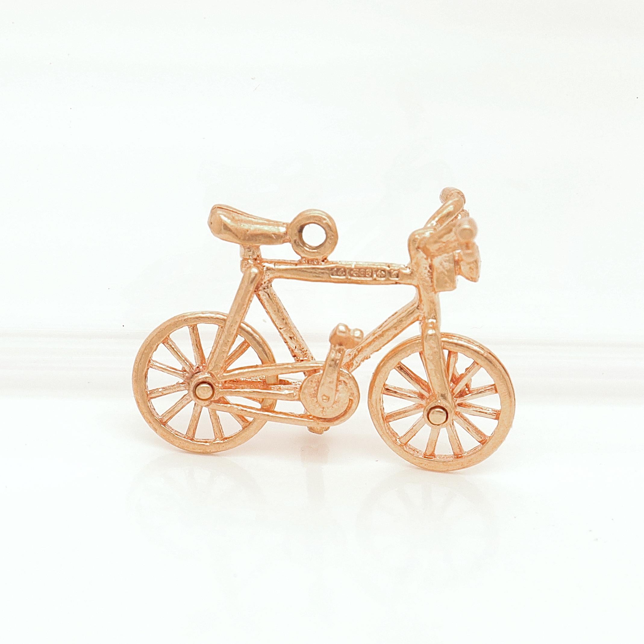 Vintage 14K Gold Figural Bicycle Charm for a Bracelet en vente 5