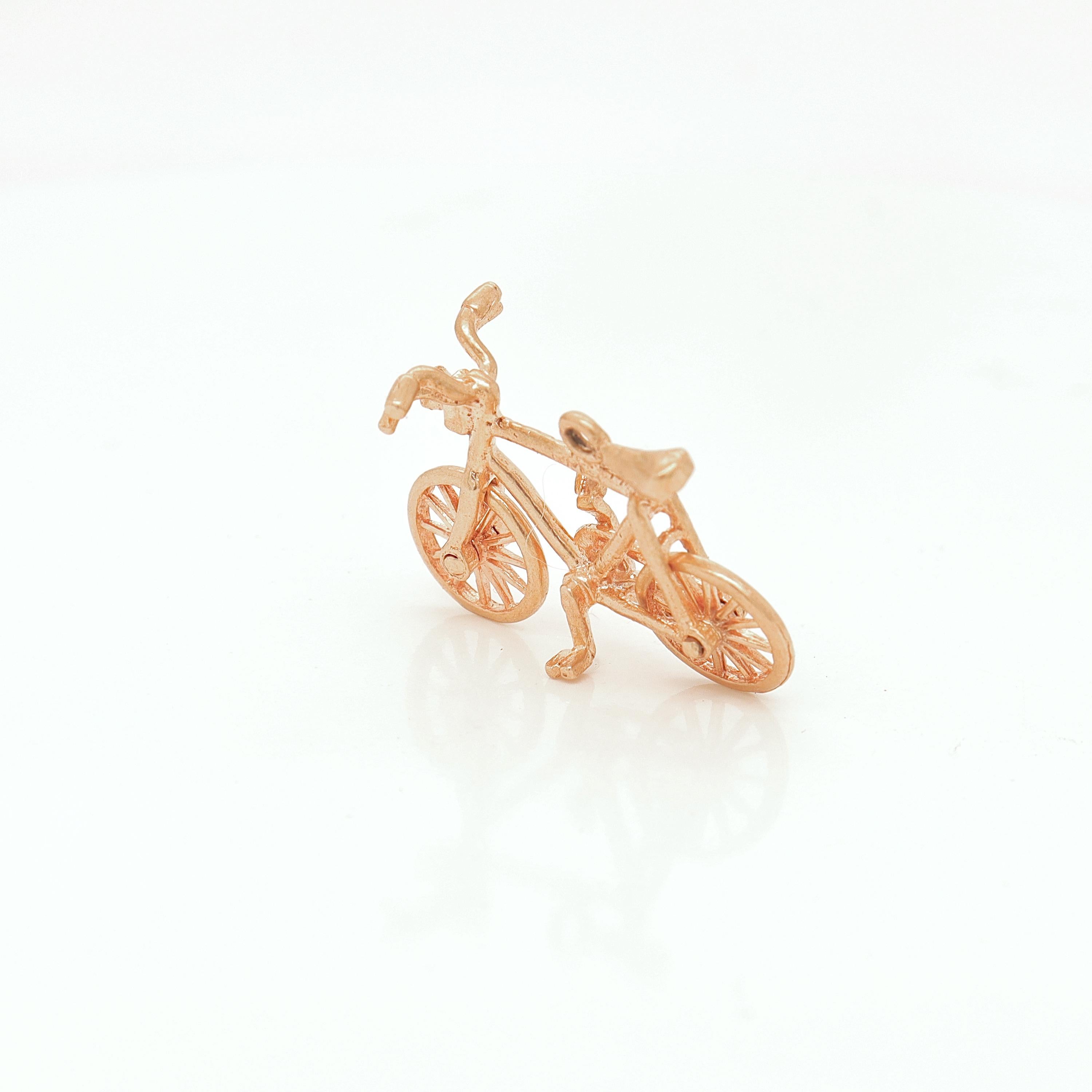 Rétro Vintage 14K Gold Figural Bicycle Charm for a Bracelet en vente