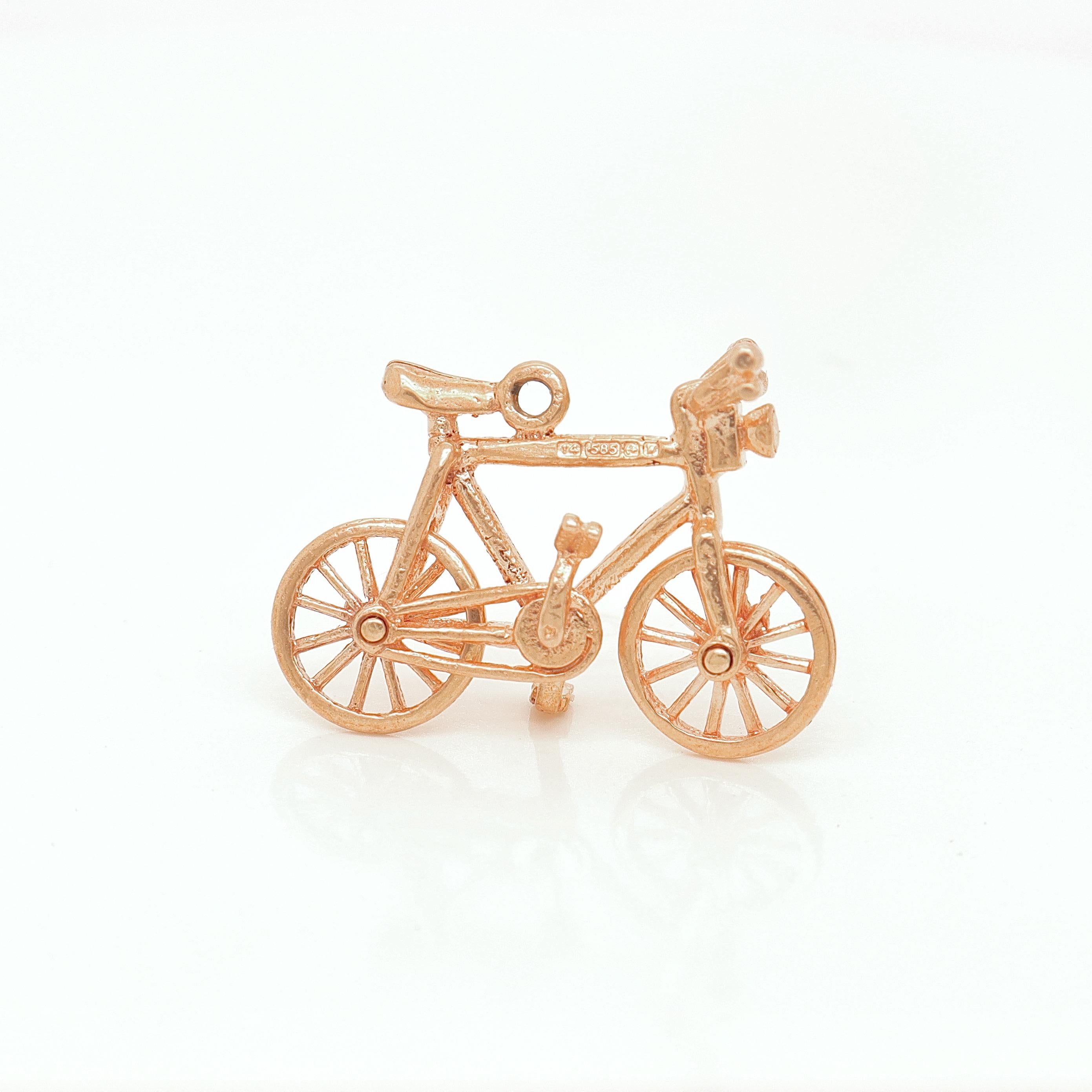 Vintage 14K Gold Figural Bicycle Charm for a Bracelet Pour femmes en vente